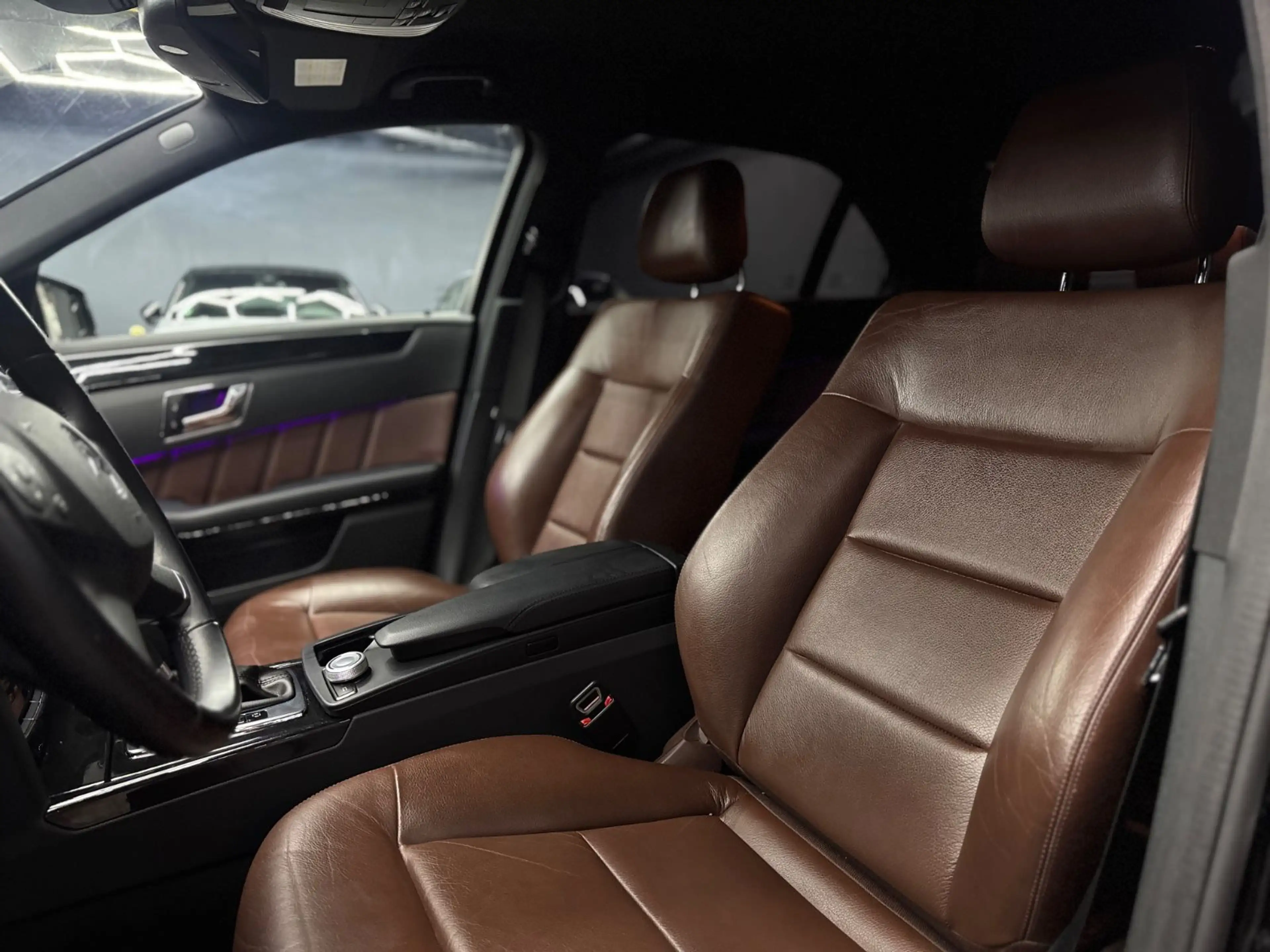 Mercedes-Benz E 200 Limousine CGI Ambiente Leder Xenon — photo 14