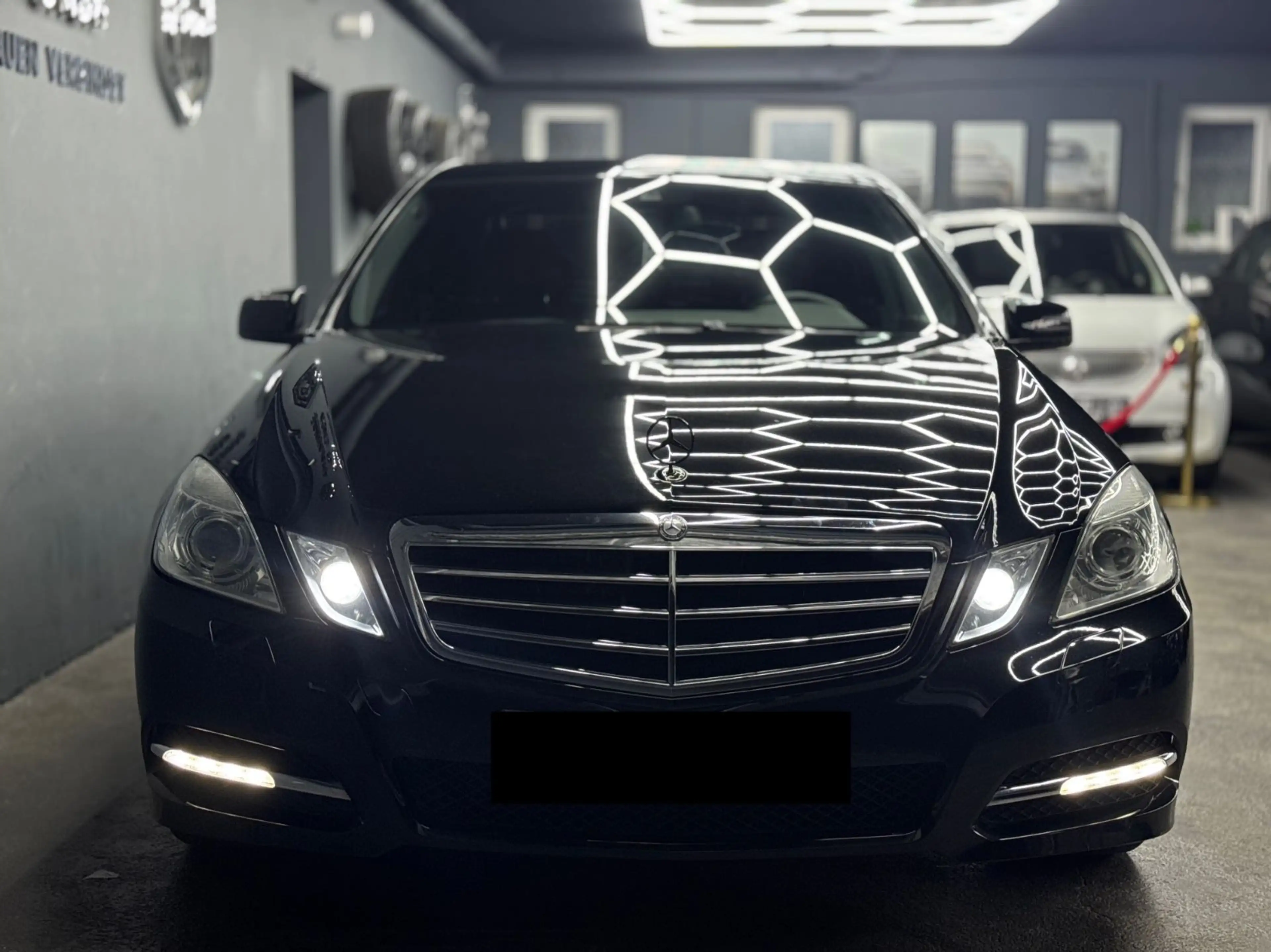 Mercedes-Benz E 200 Limousine CGI Ambiente Leder Xenon — photo 11