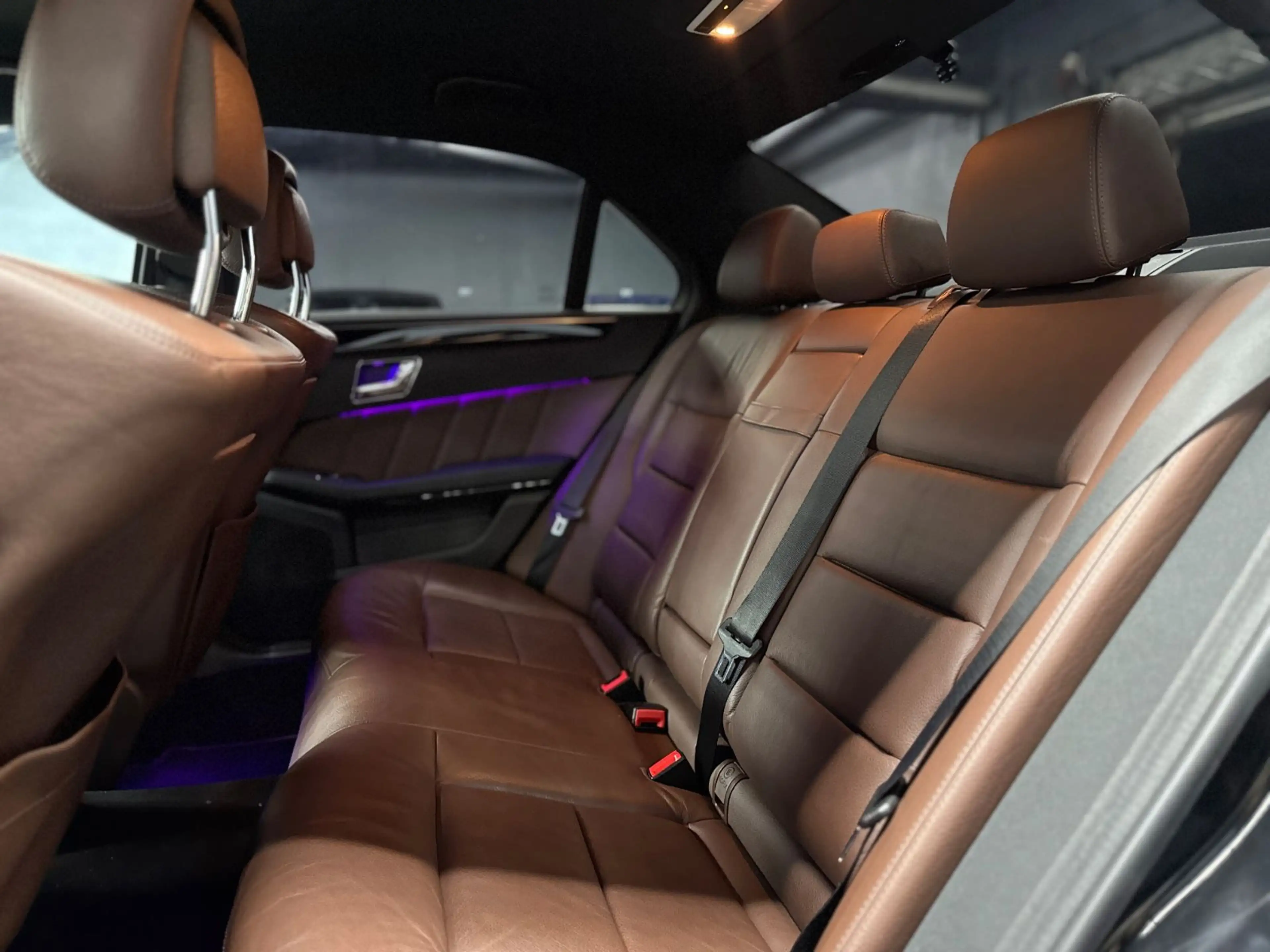 Mercedes-Benz E 200 Limousine CGI Ambiente Leder Xenon — photo 15