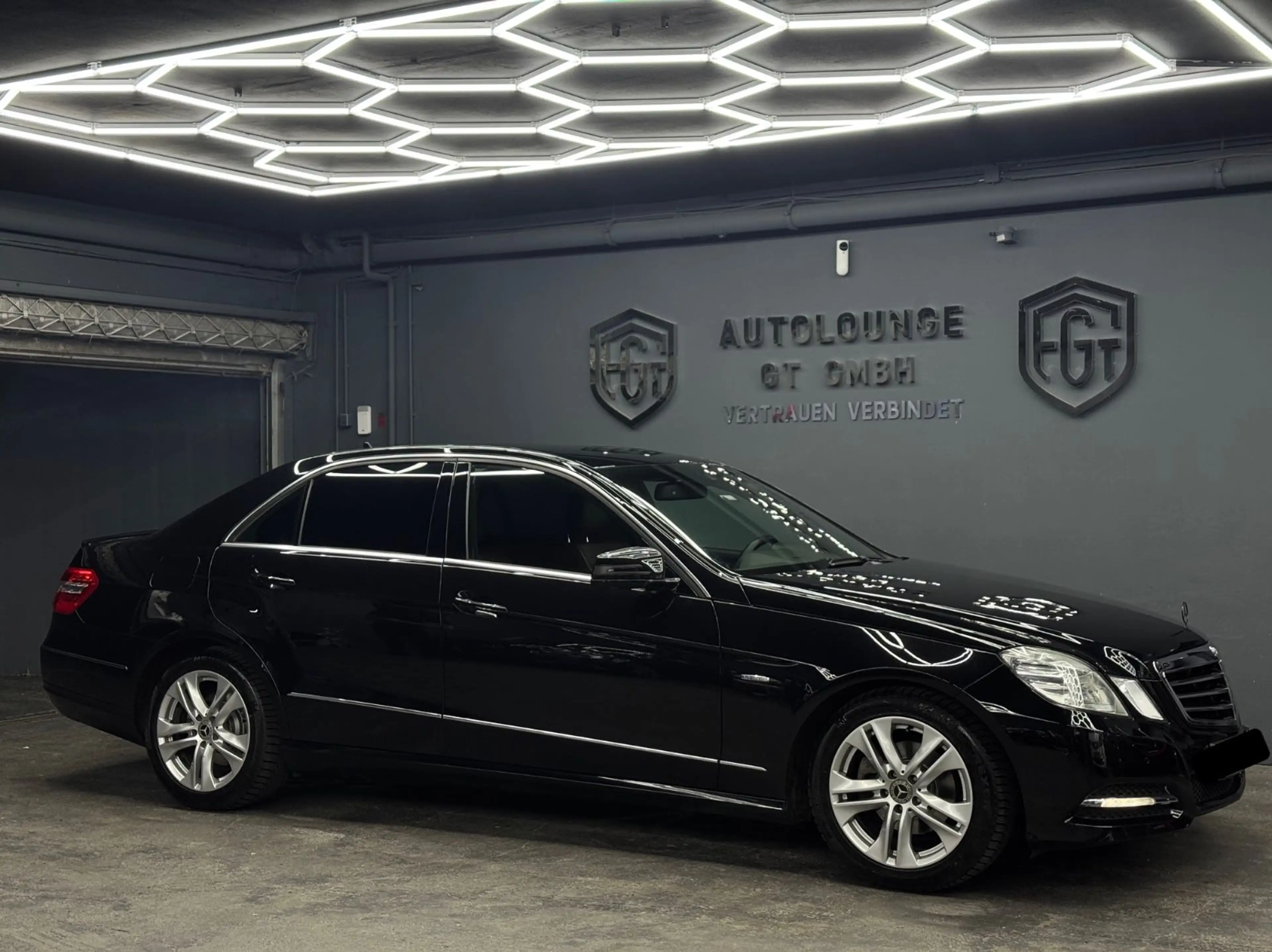 Mercedes-Benz E 200 Limousine CGI Ambiente Leder Xenon — photo 9