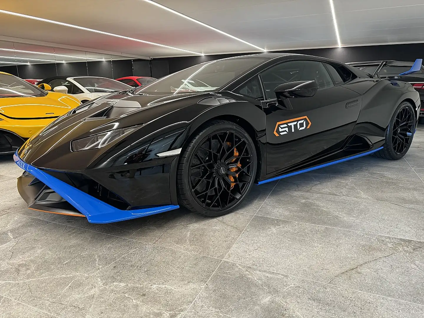 Lamborghini Huracán STO Netto 354.867 Käfig + H Gurte Garantie 12/2... Schwarz - 2