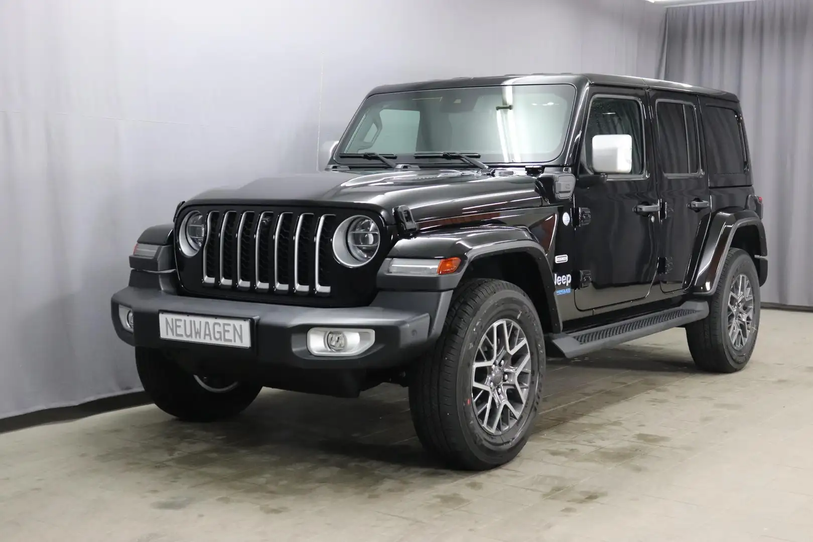 Jeep Wrangler Unlimited Sahara 2,0 280KW UVP 84.050,00 €  Plu... Schwarz - 1