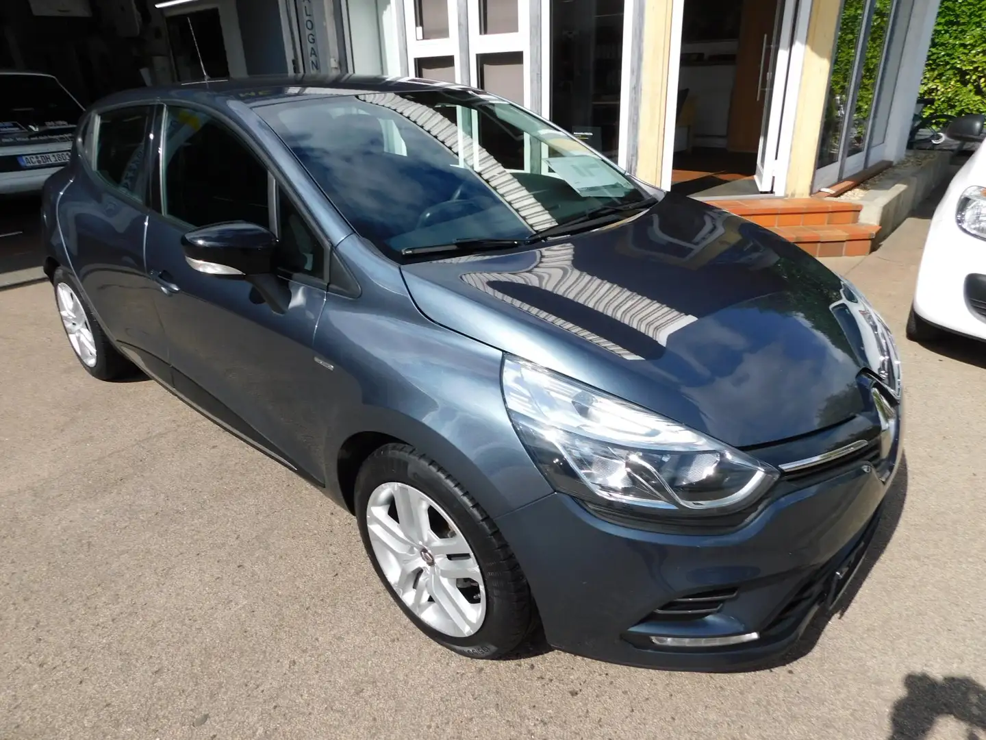 Renault Clio IV 1.2 16V 75 Limited Gris - 2