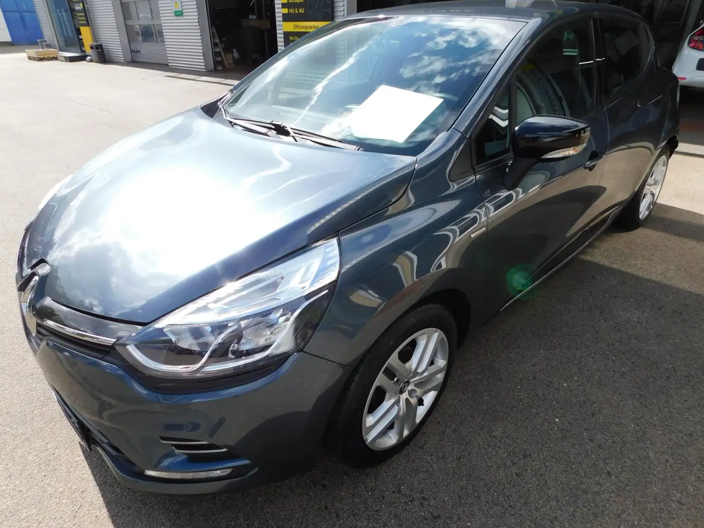 Renault Clio IV 1.2 16V 75 Limited Gris - 1