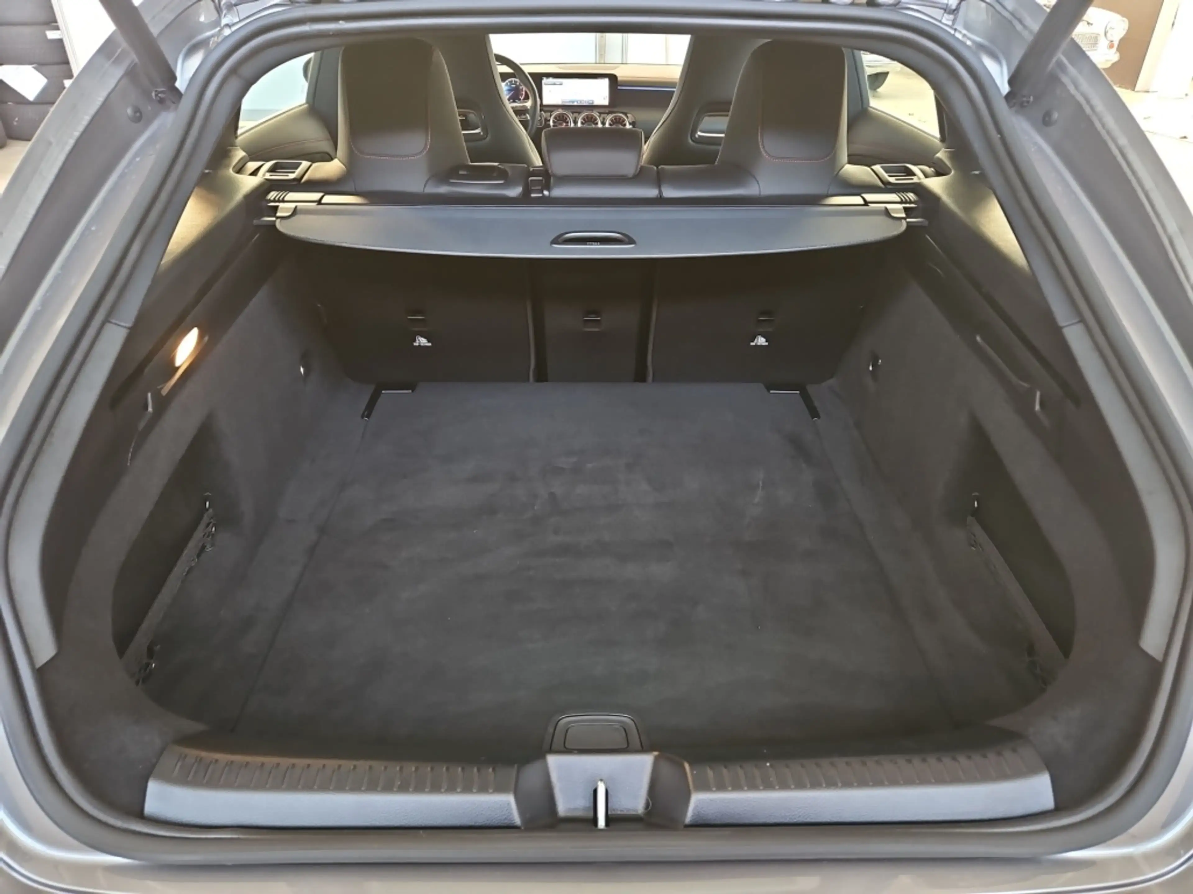 Mercedes-Benz CLA 200 SB AMG Navi LED SHZ KAM KeyLess Ambie. — photo 12