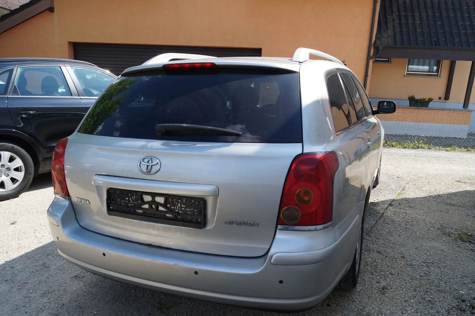 Toyota Avensis Kombi 1.8 PDC Klima Tüv bis 04/2027 Plateado - 2