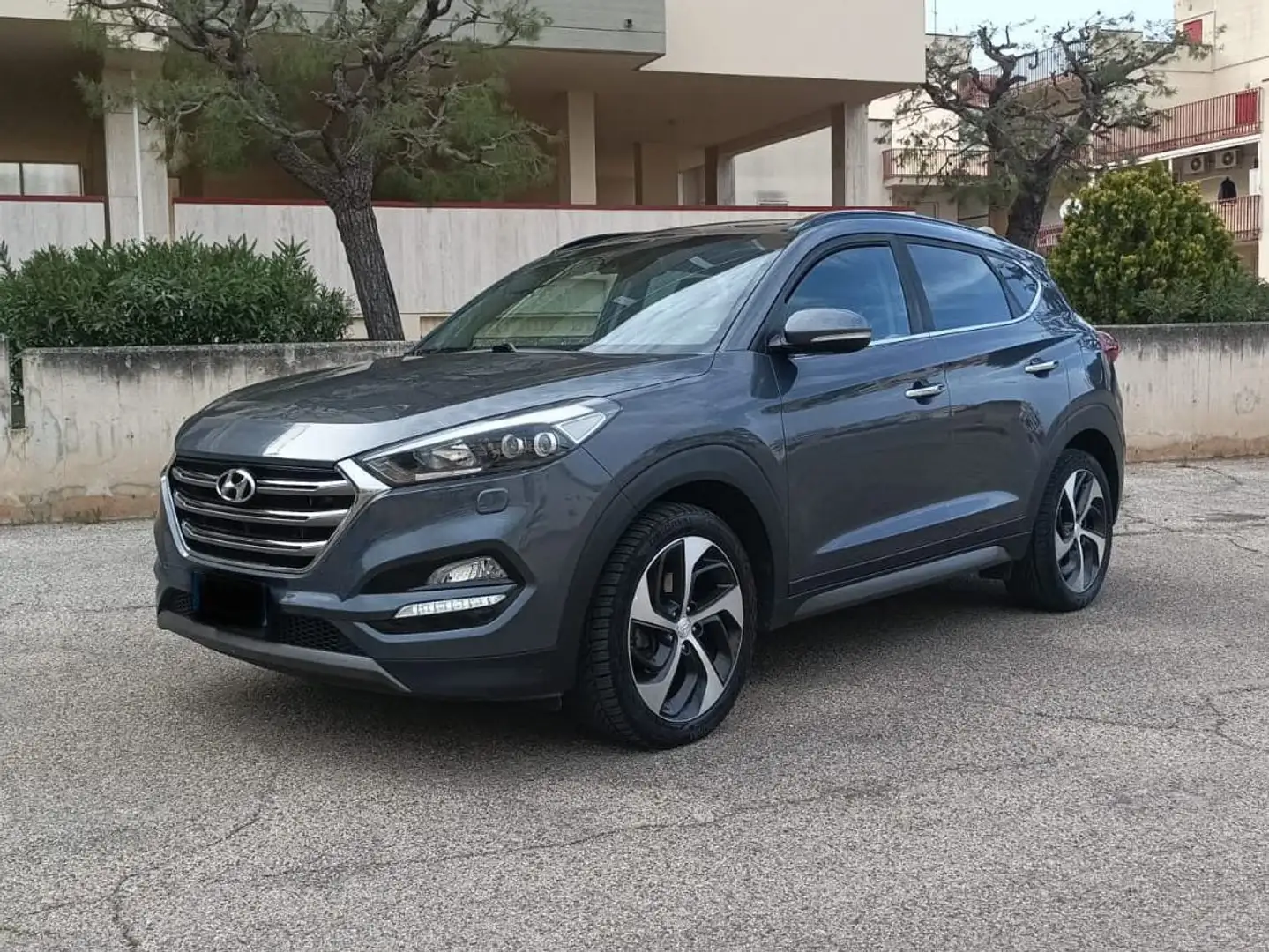 Hyundai TUCSON Tucson 1.7 crdi Xpossible 2wd 141cv dct Gris - 1
