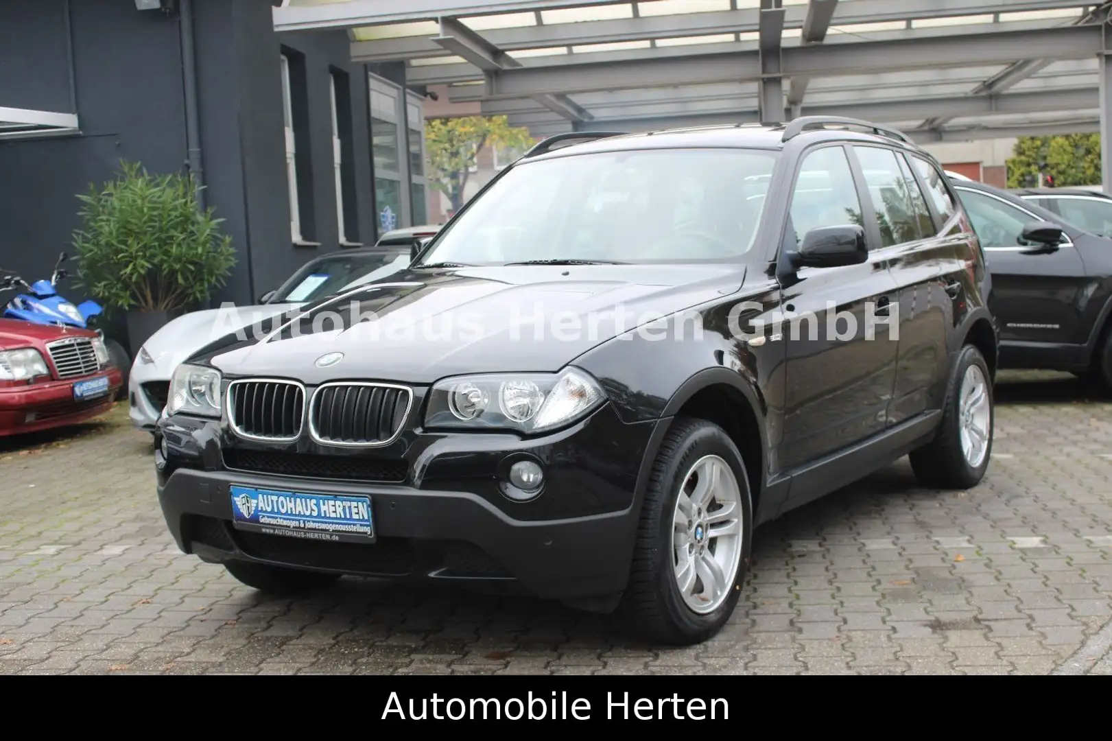 BMW X3 2.0i*4X4*KLIMATRONIC*SHZ*AHK* Schwarz - 1