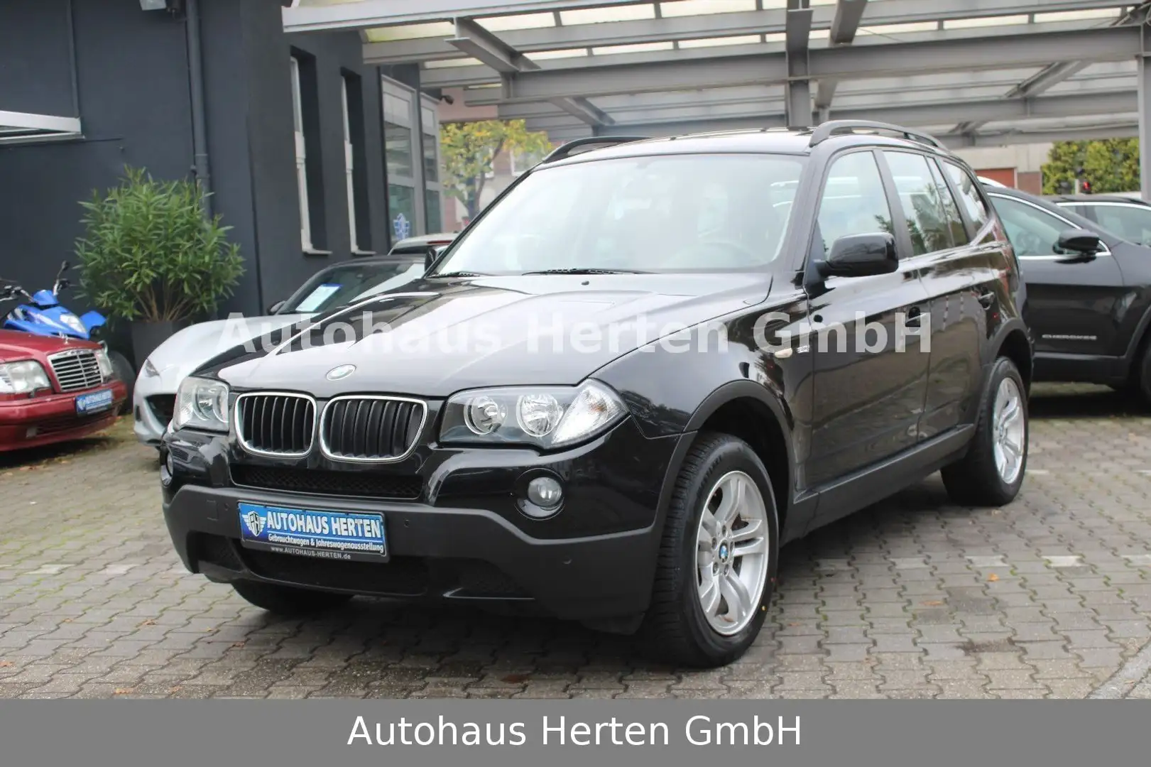 BMW X3 2.0i*4X4*KLIMATRONIC*SHZ*AHK* Schwarz - 1