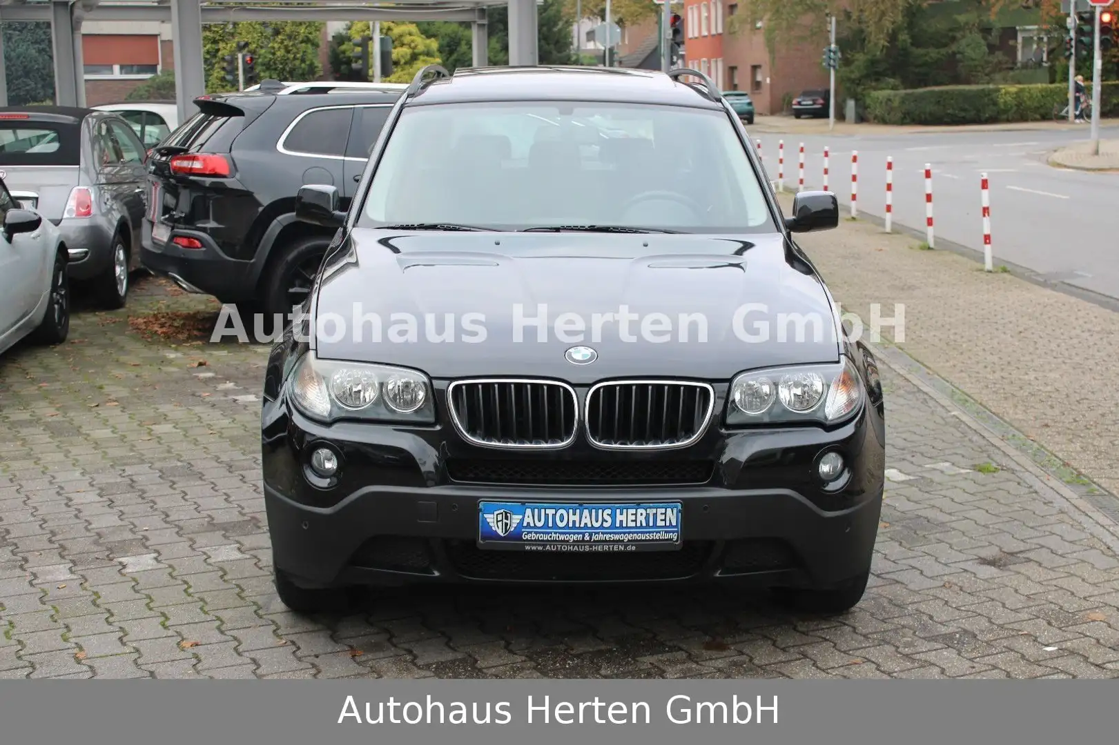 BMW X3 2.0i*4X4*KLIMATRONIC*SHZ*AHK* Schwarz - 2