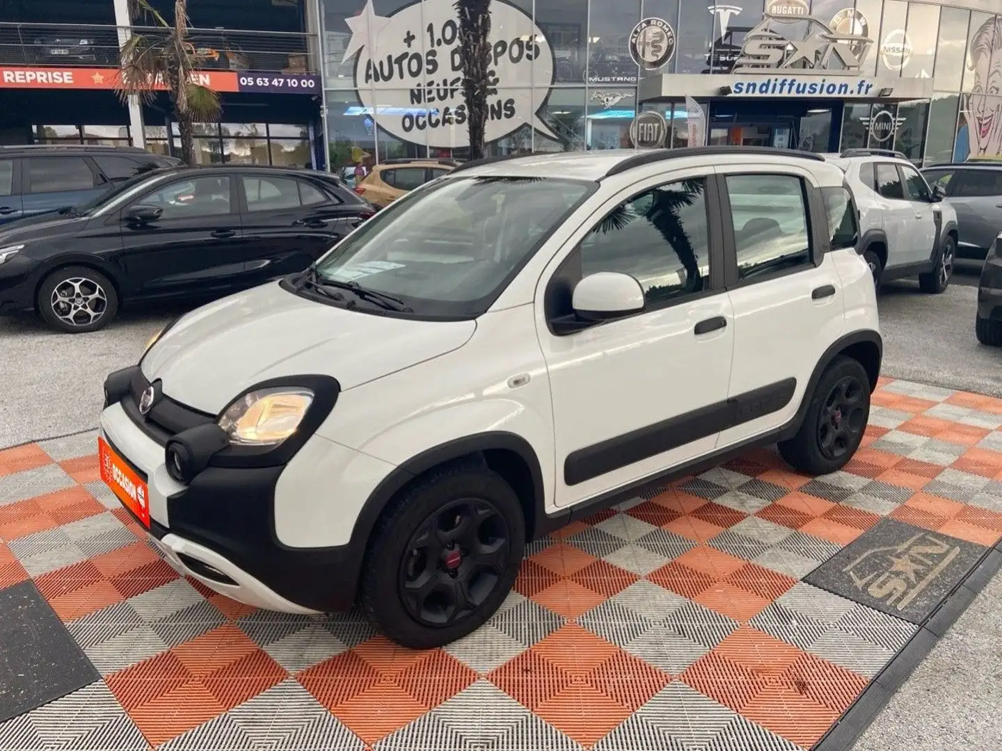 Fiat Panda 1.0 70 Hybrid CITY CROSS PACK Clim Auto Ecran 1Â°Main Weiß - 1