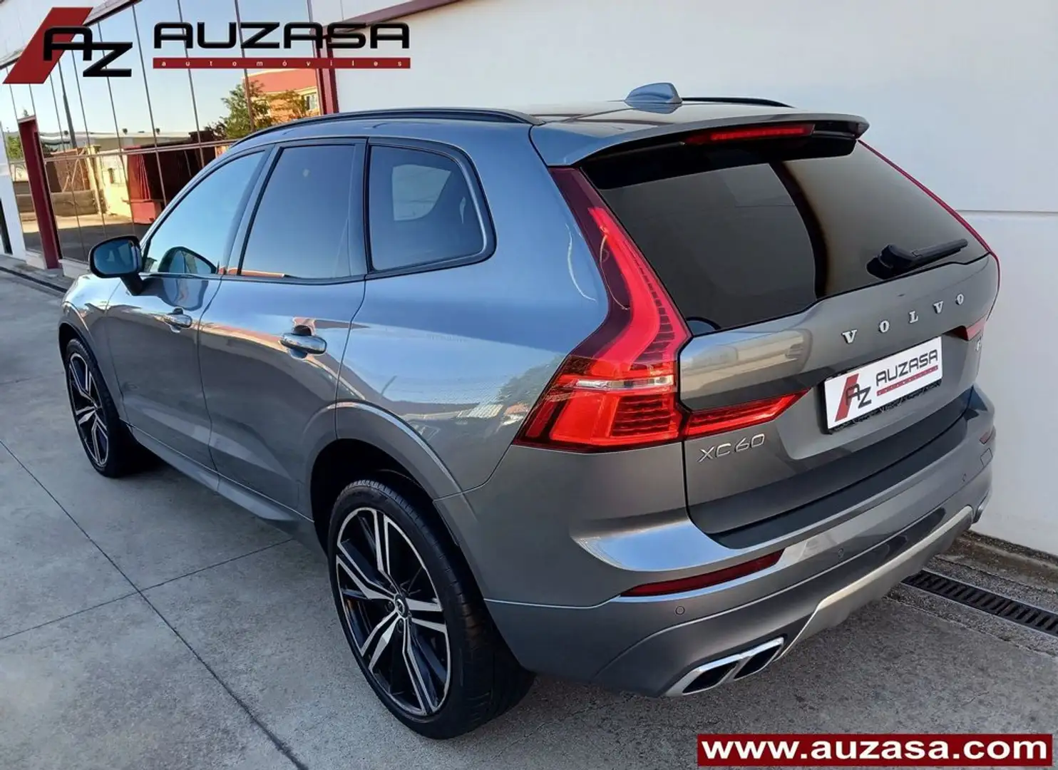 Volvo XC60 2.0 B4 D Auto  R-Design Gris - 2
