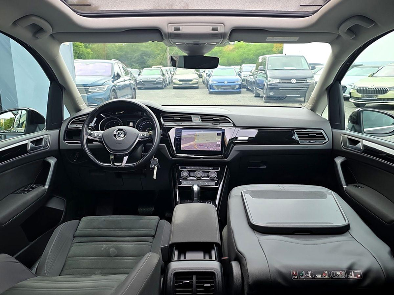 Volkswagen Touran TDI Highl DSG 7SITZ STNDHZ PANO AHK DCC ACC — photo 14