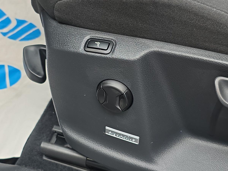 Volkswagen Touran TDI Highl DSG 7SITZ STNDHZ PANO AHK DCC ACC — photo 11