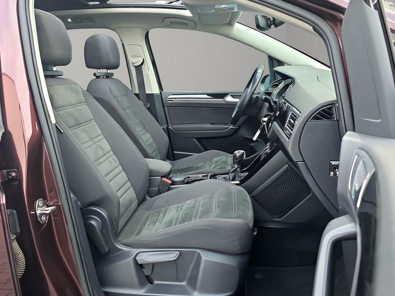 Volkswagen Touran TDI Highl DSG 7SITZ STNDHZ PANO AHK DCC ACC — photo 10