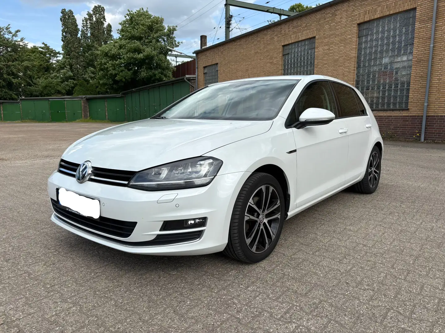 Volkswagen Golf Lounge BMT Weiß - 1