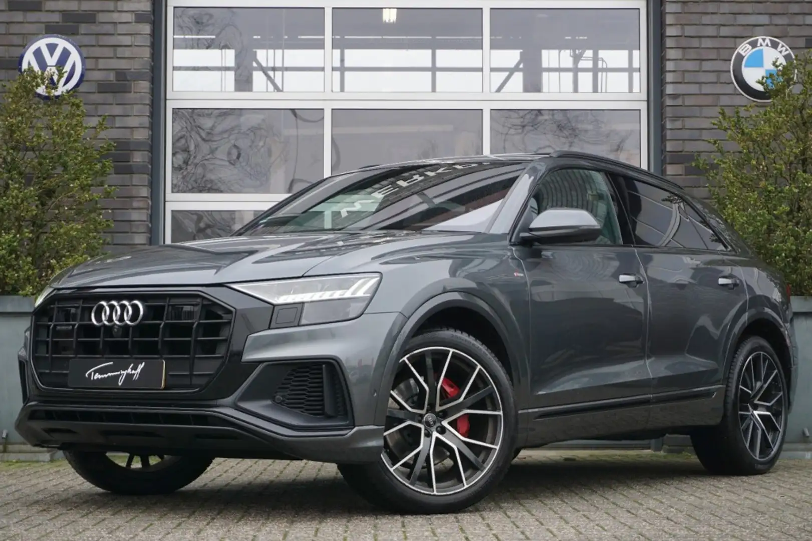 Audi Q8 50 TDi Q. 2x S-LINE - PANO.DAK - 4 WIELB. - 22 INC Grijs - 1