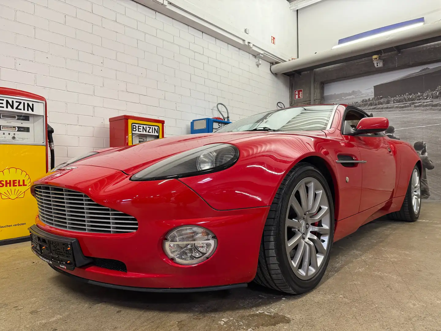 Aston Martin Vanquish Vanquish V12 Rouge - 2