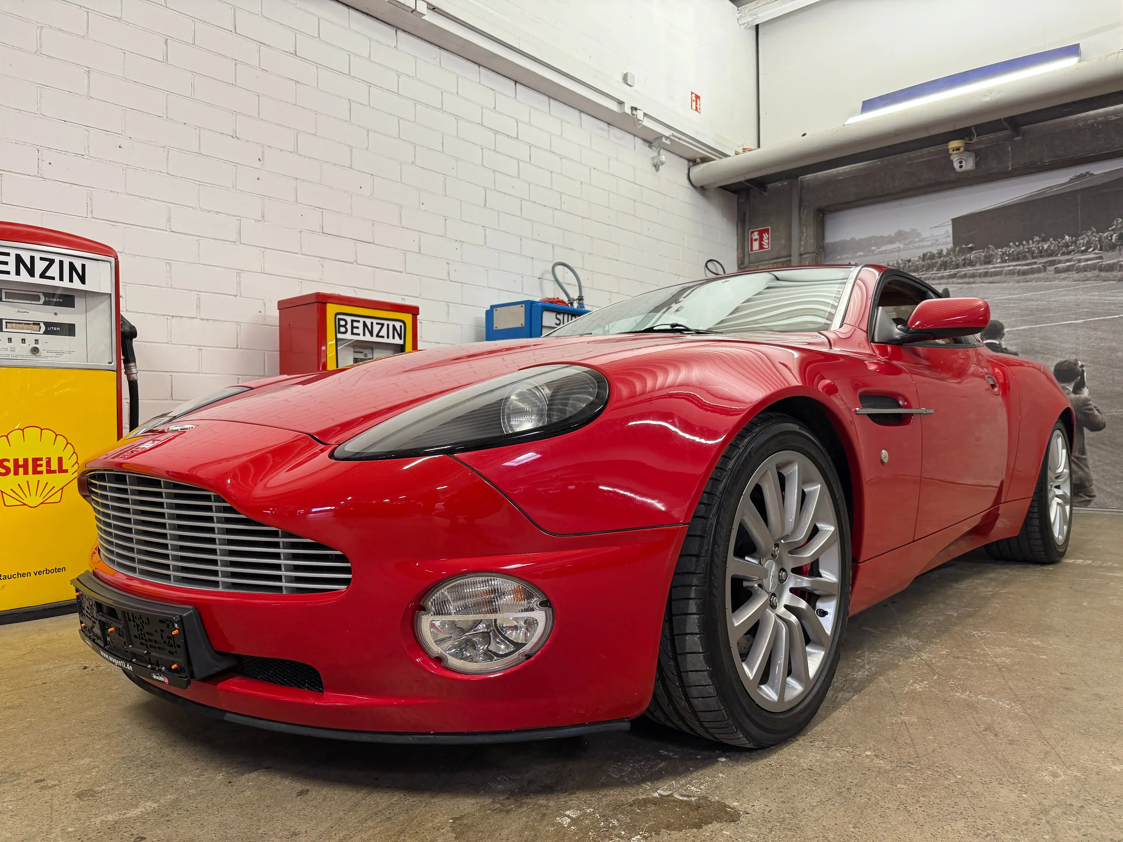 Aston Martin Vanquish Vanquish V12 — photo 2