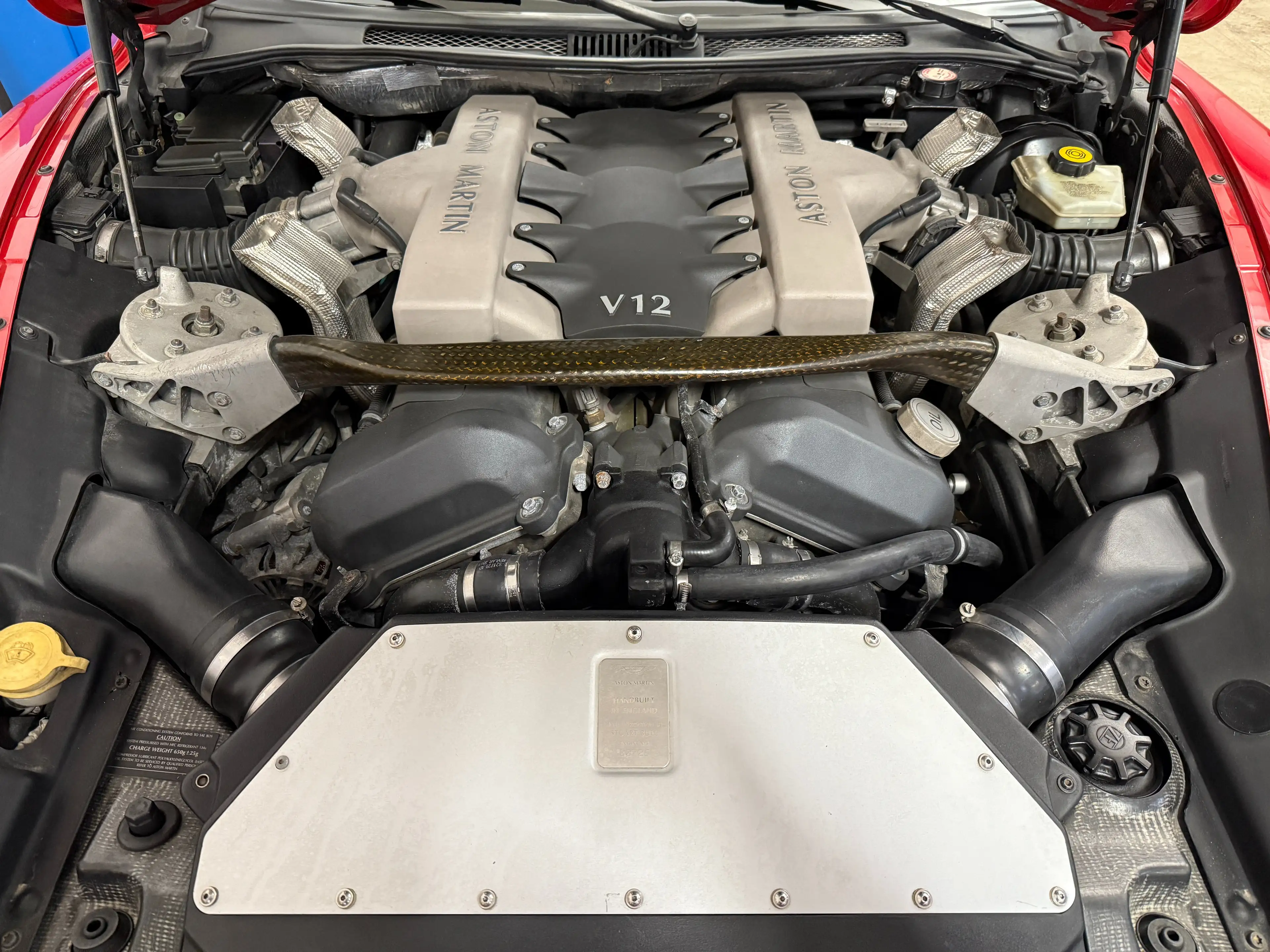 Aston Martin Vanquish Vanquish V12 — photo 5