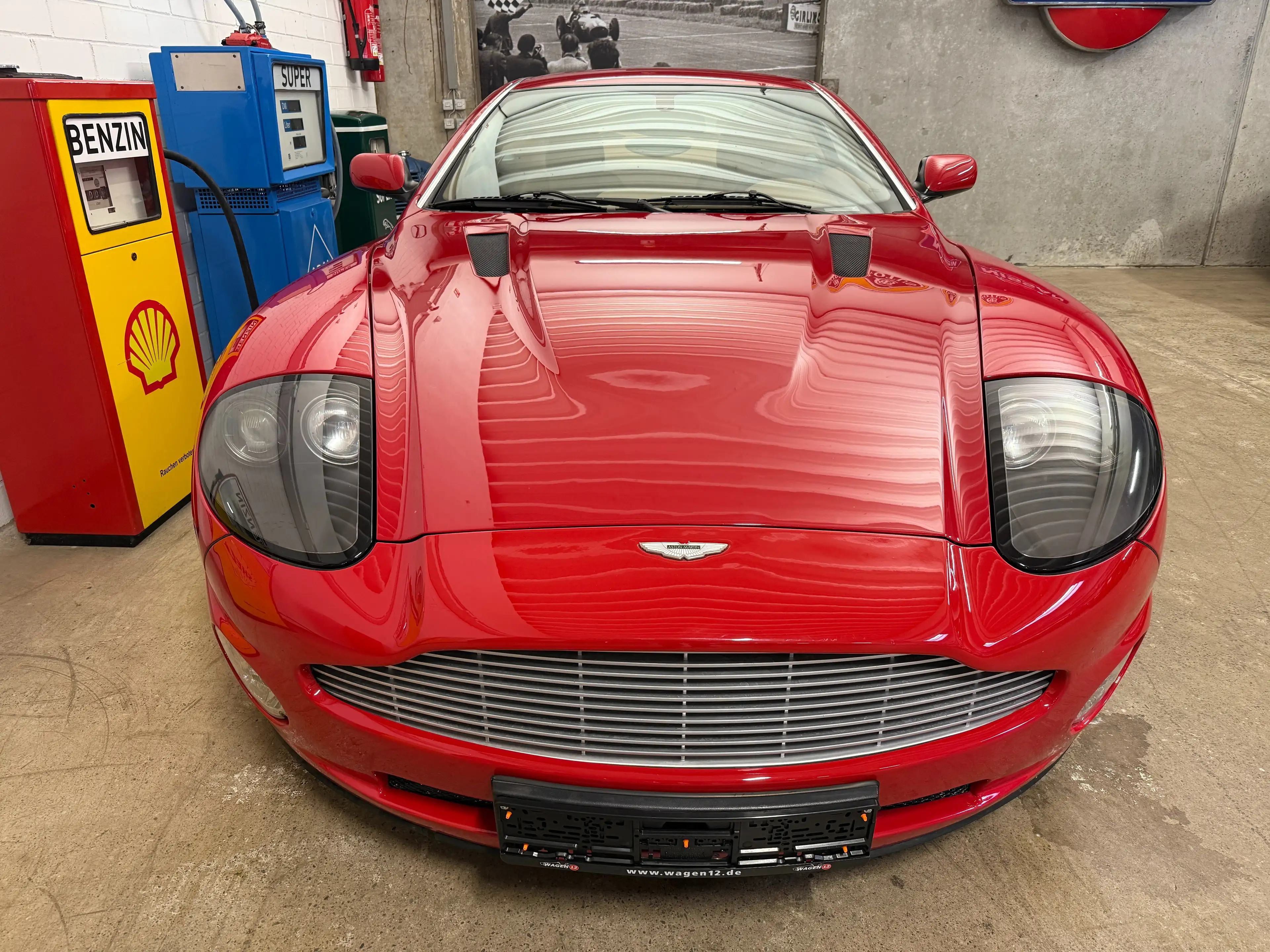 Aston Martin Vanquish Vanquish V12 — photo 4