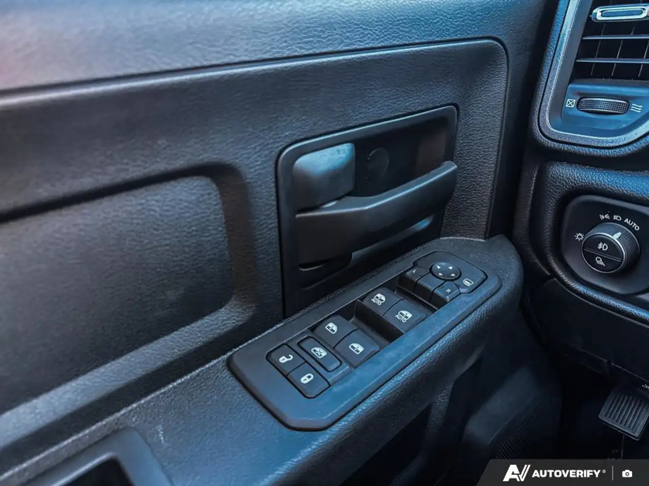 RAM 3500 снимка RAM 3500