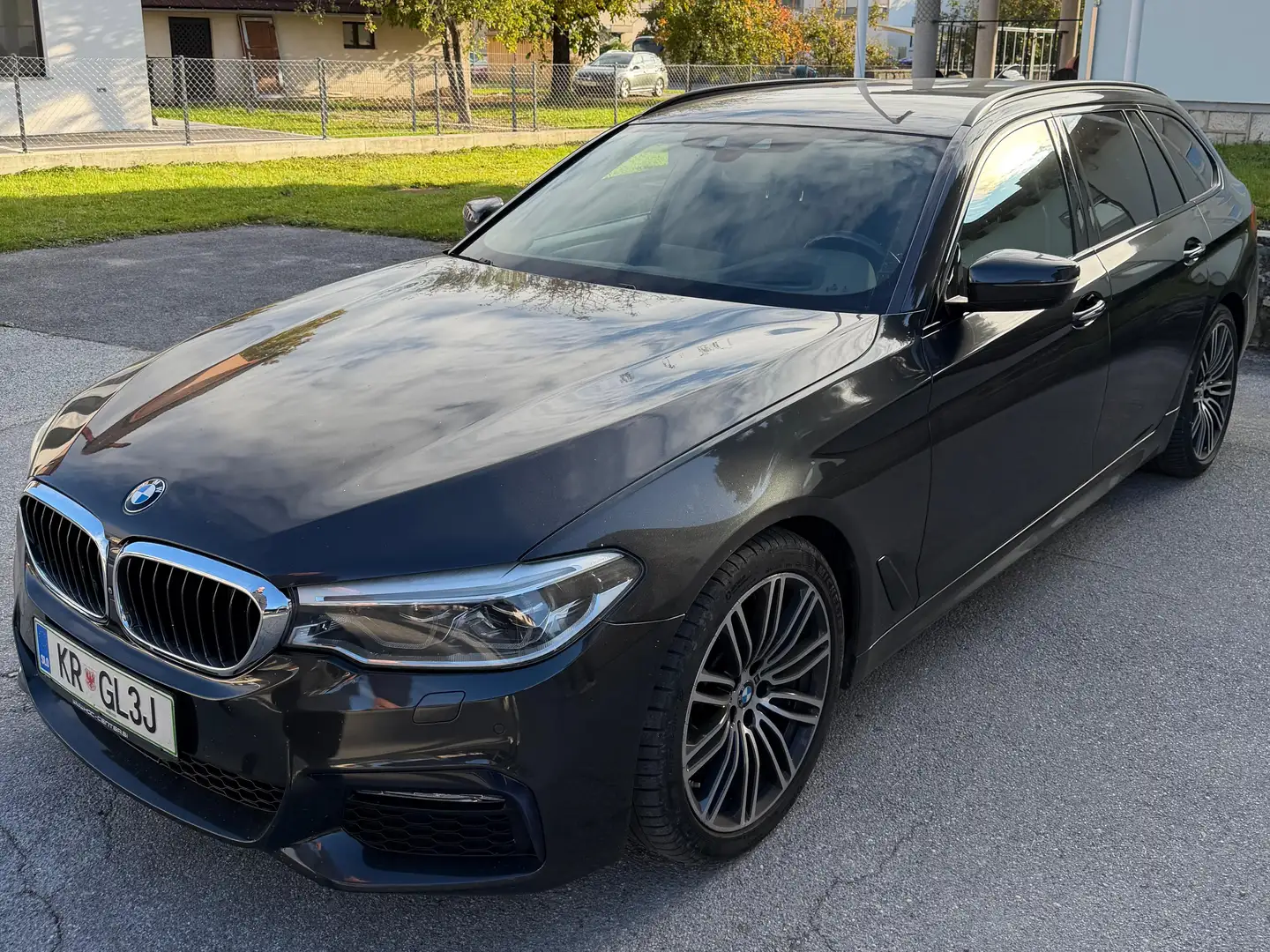 BMW 540 540i Touring xDrive Aut. Grau - 1