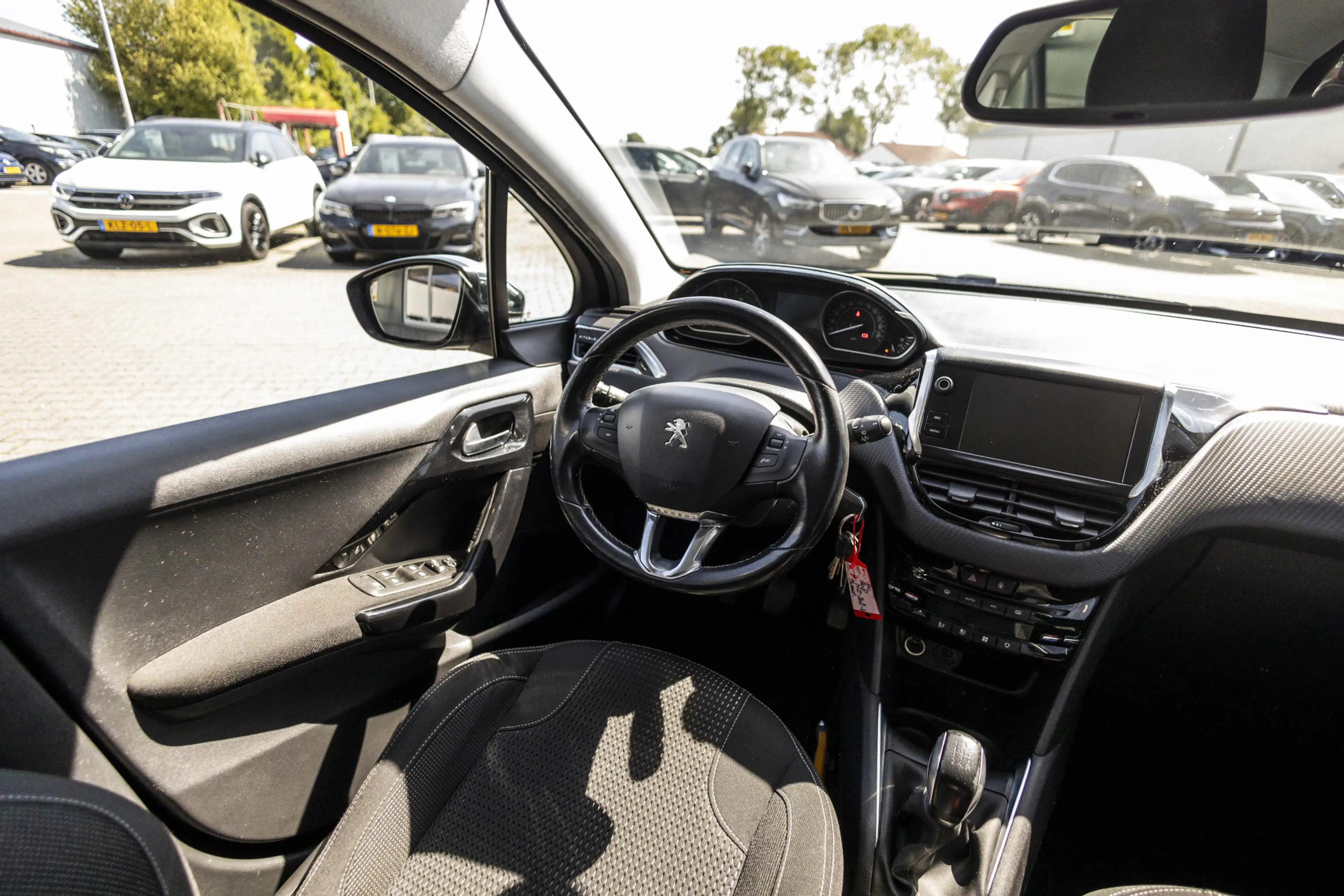 Peugeot 208 1.2 PureTech Blue Lease Executive | Trekhaak | Rie — photo 19