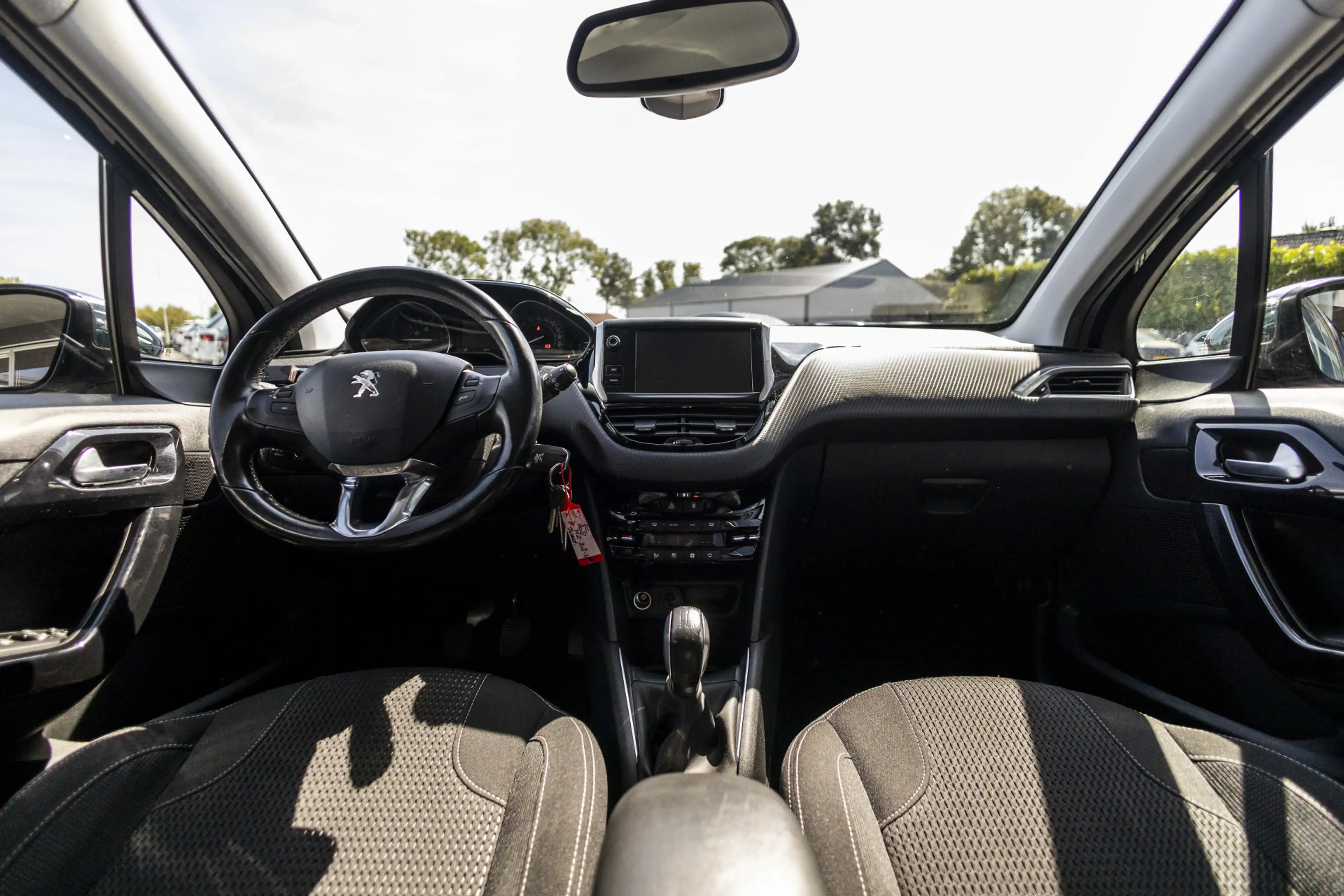Peugeot 208 1.2 PureTech Blue Lease Executive | Trekhaak | Rie — photo 18