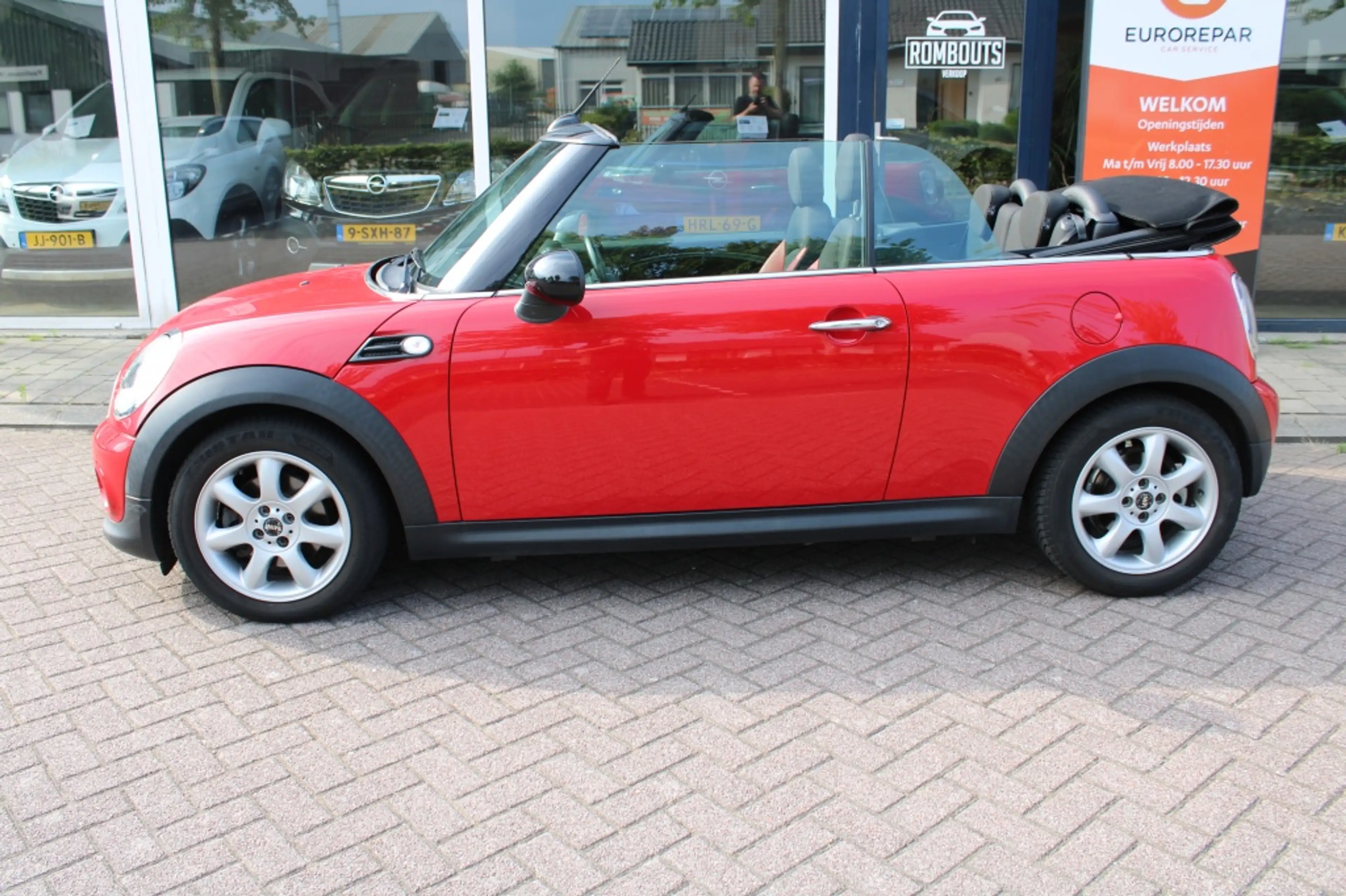 MINI Cooper Cabrio 1.6 Chili — photo 2