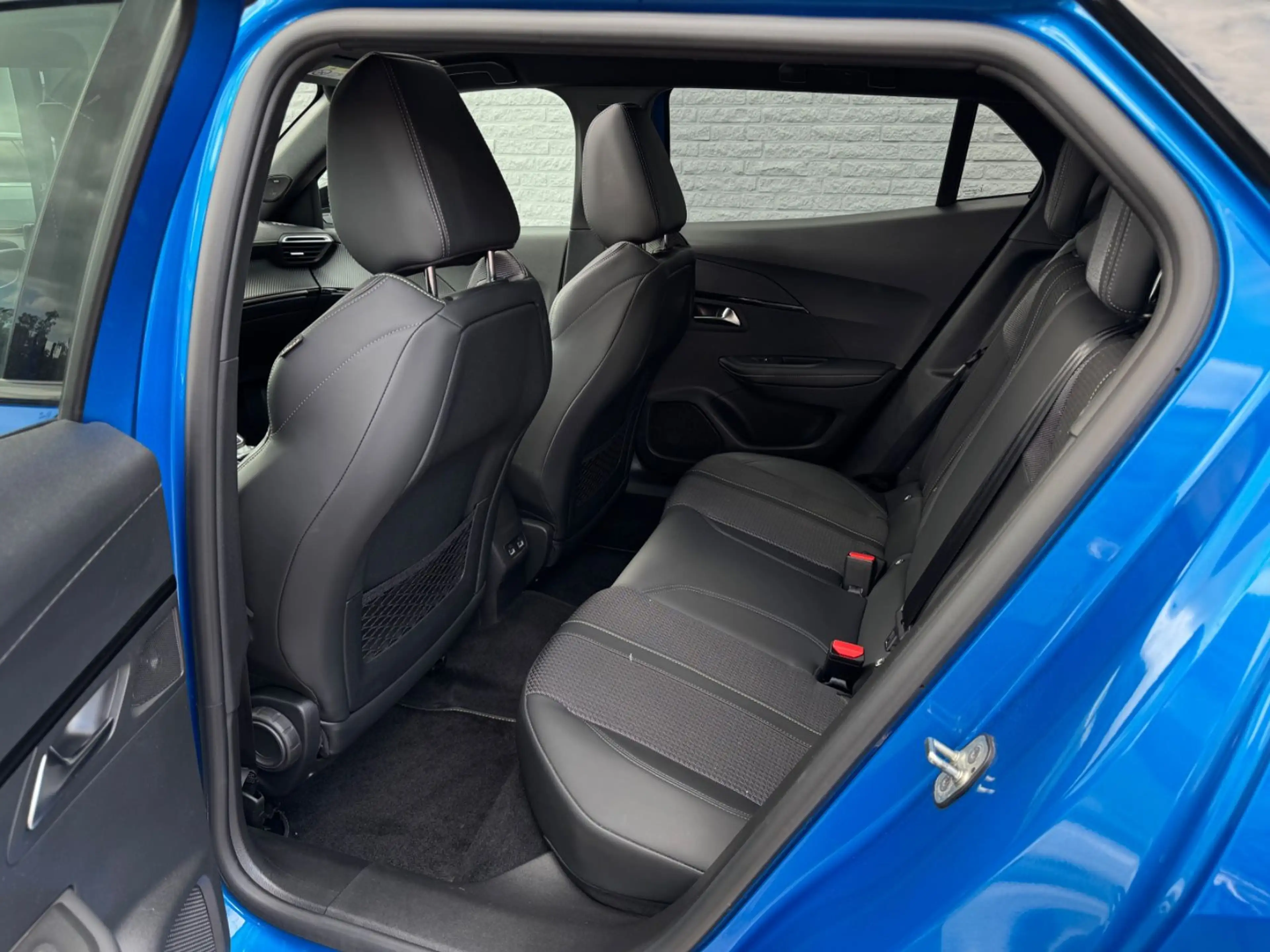 Peugeot 2008 GT 1.5 Blue HDI LED ACC GARANTIE — photo 13