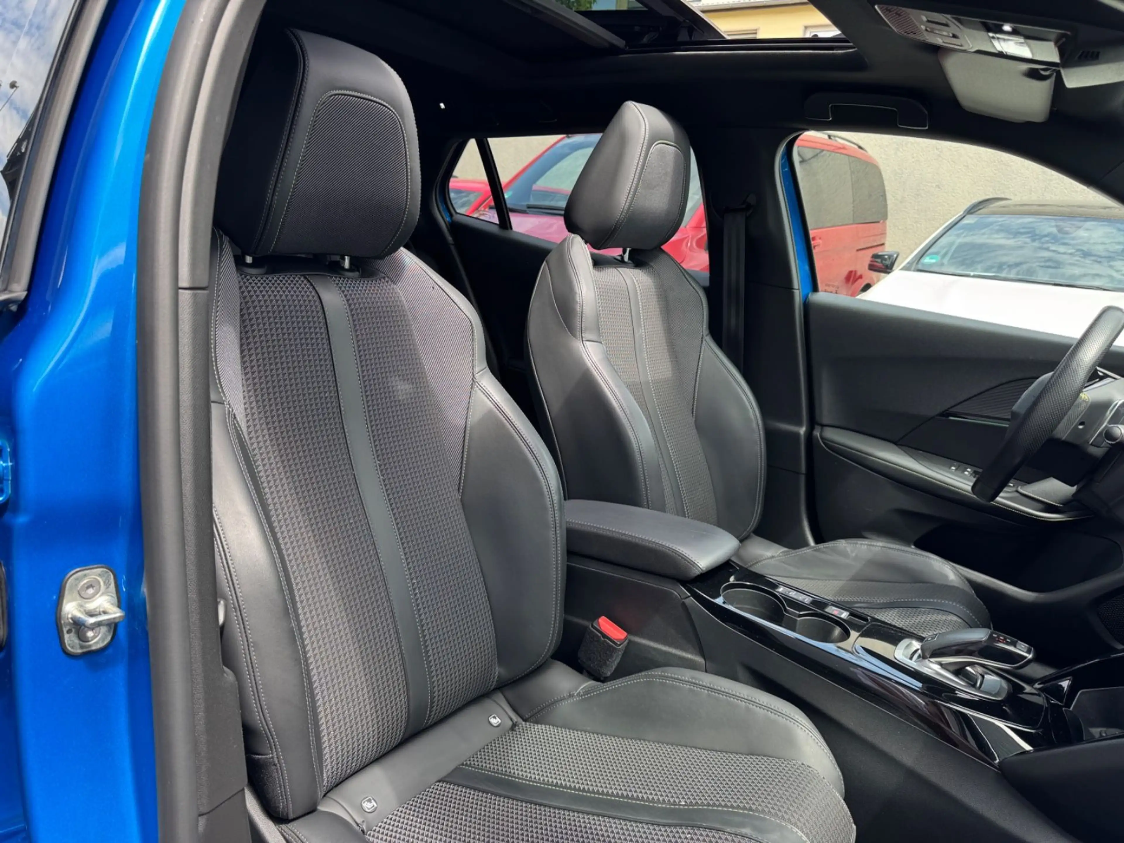 Peugeot 2008 GT 1.5 Blue HDI LED ACC GARANTIE — photo 11