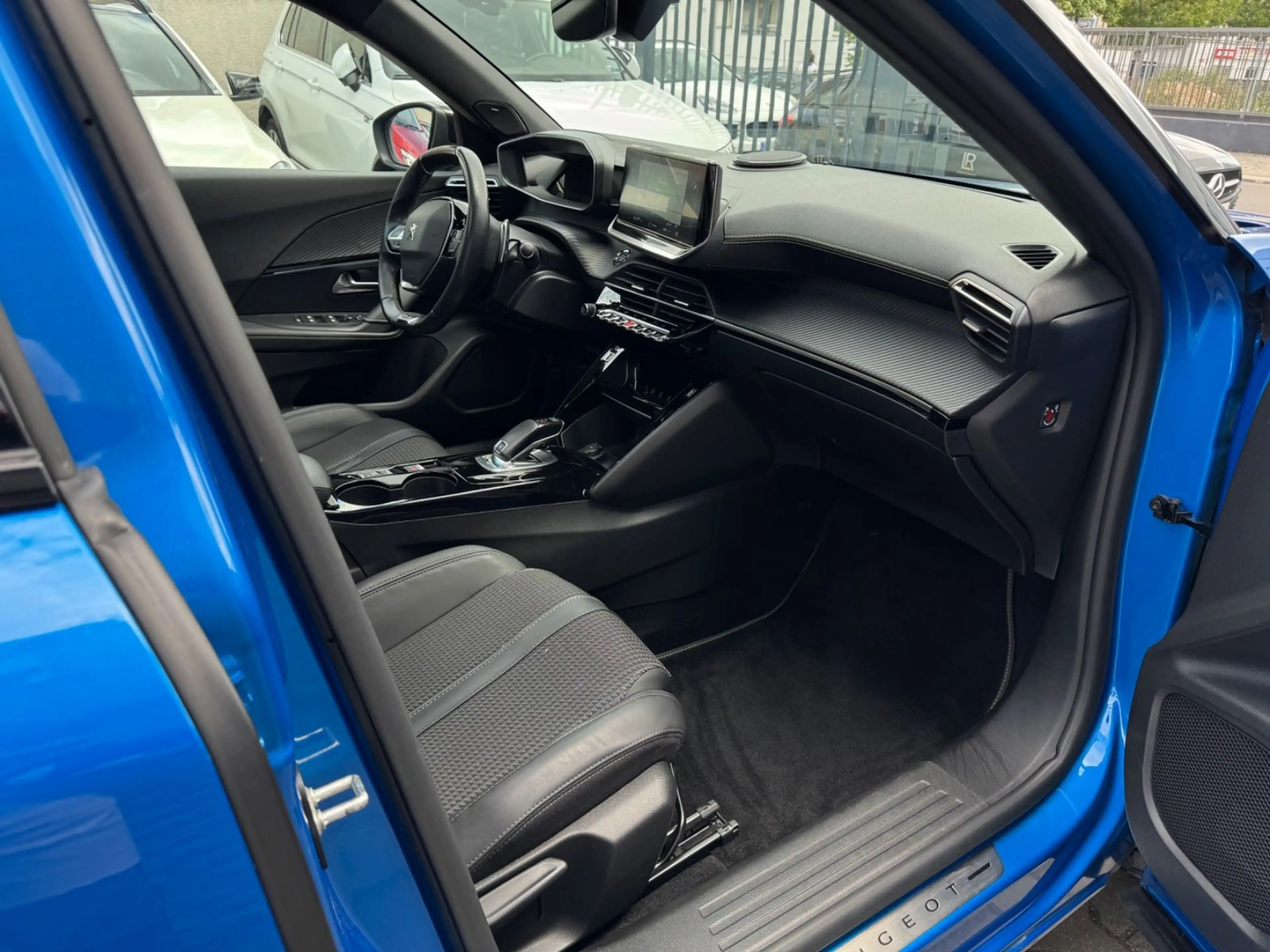 Peugeot 2008 GT 1.5 Blue HDI LED ACC GARANTIE — photo 8