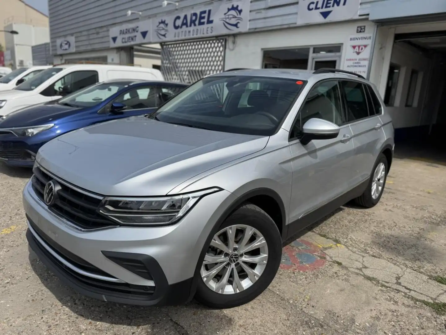 Volkswagen Tiguan 1.5 TSI DSG 150 LIFE Grau - 2