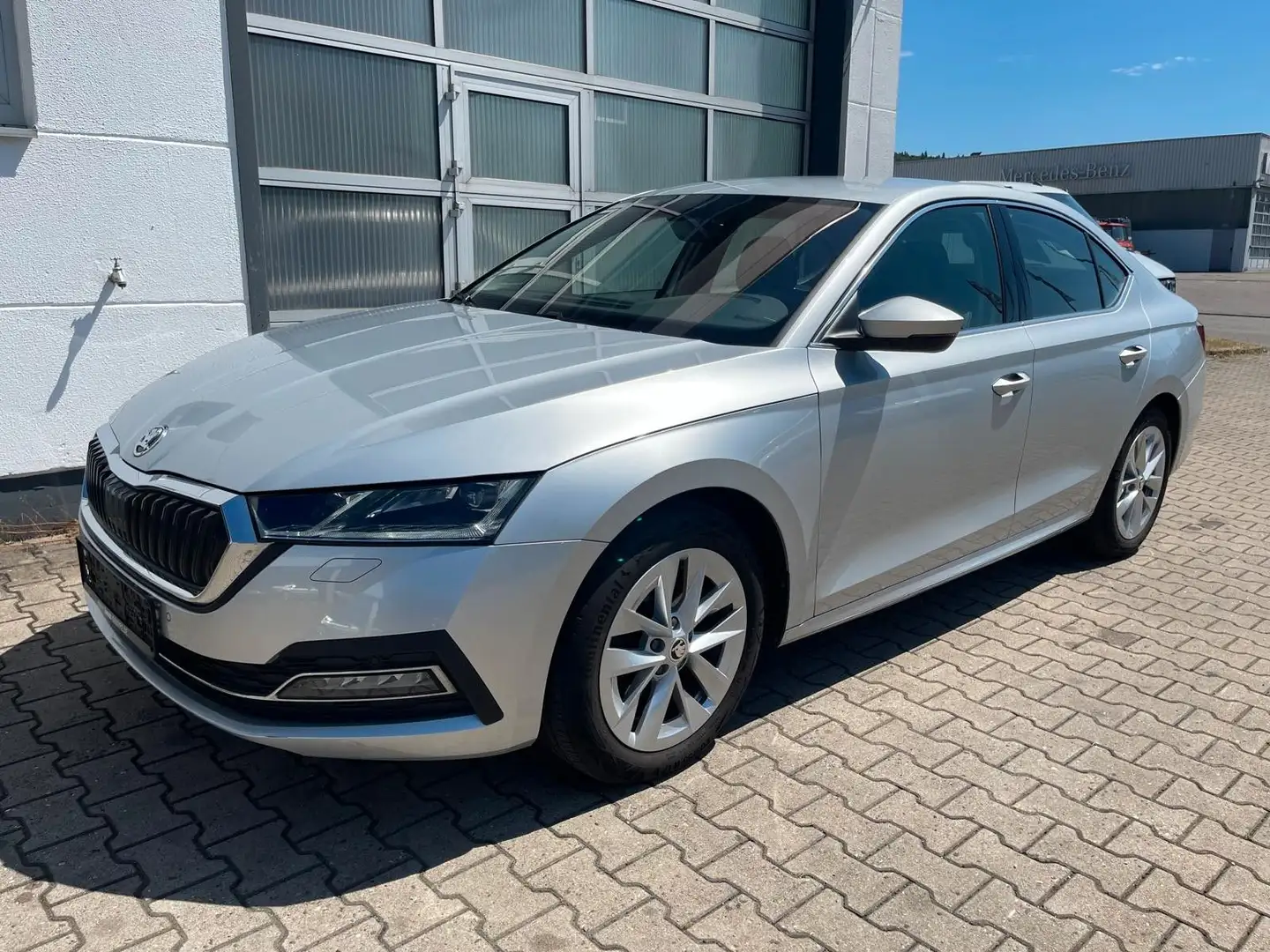Skoda Octavia 2,0 TDI Limo Style/1.HD/MwSt/AHK/SHZ/LED Argent - 1