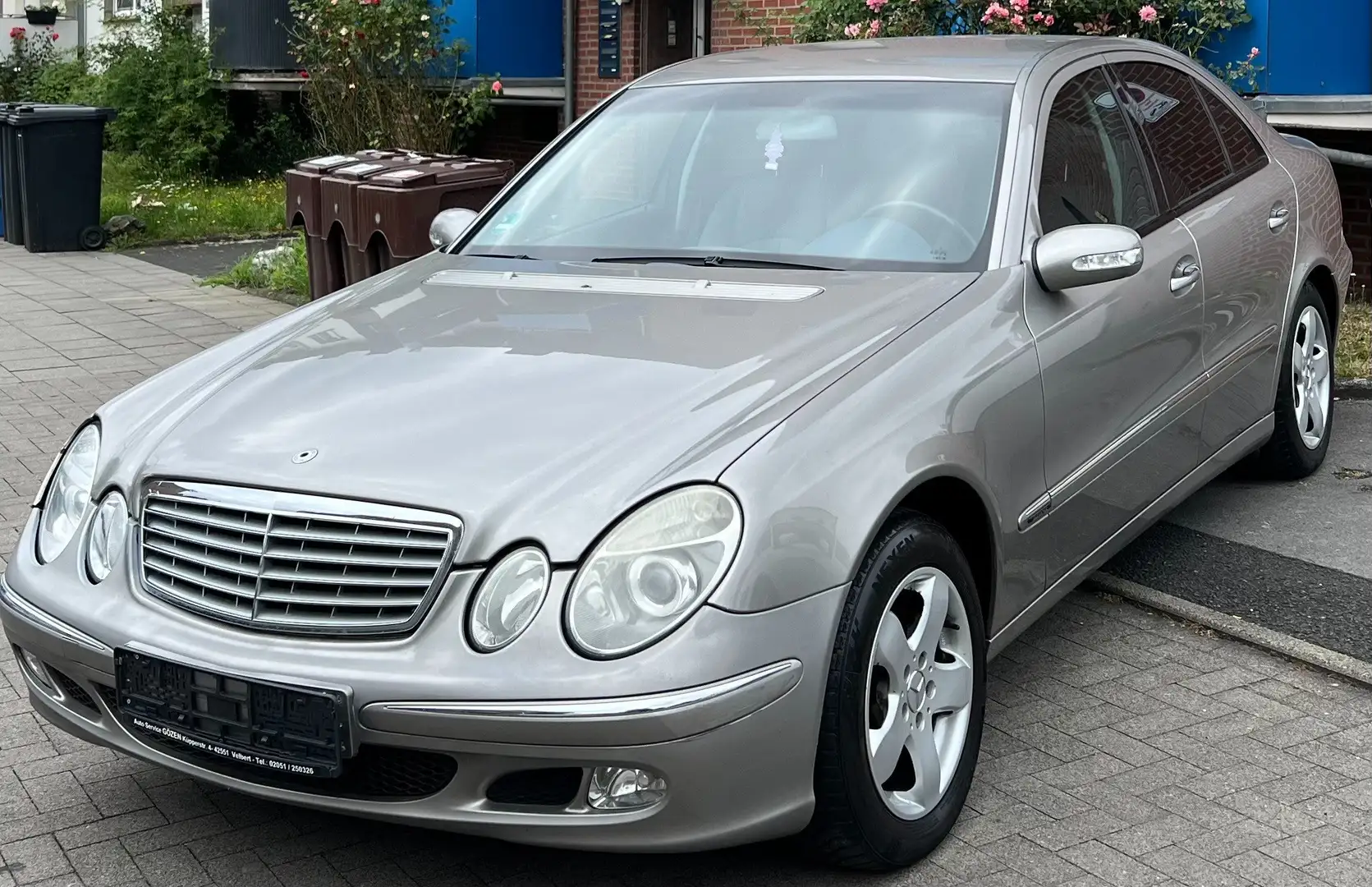 Mercedes-Benz E 240 AUTOMATIK LPG TEMPO TÜV 05 2027 Gris - 1