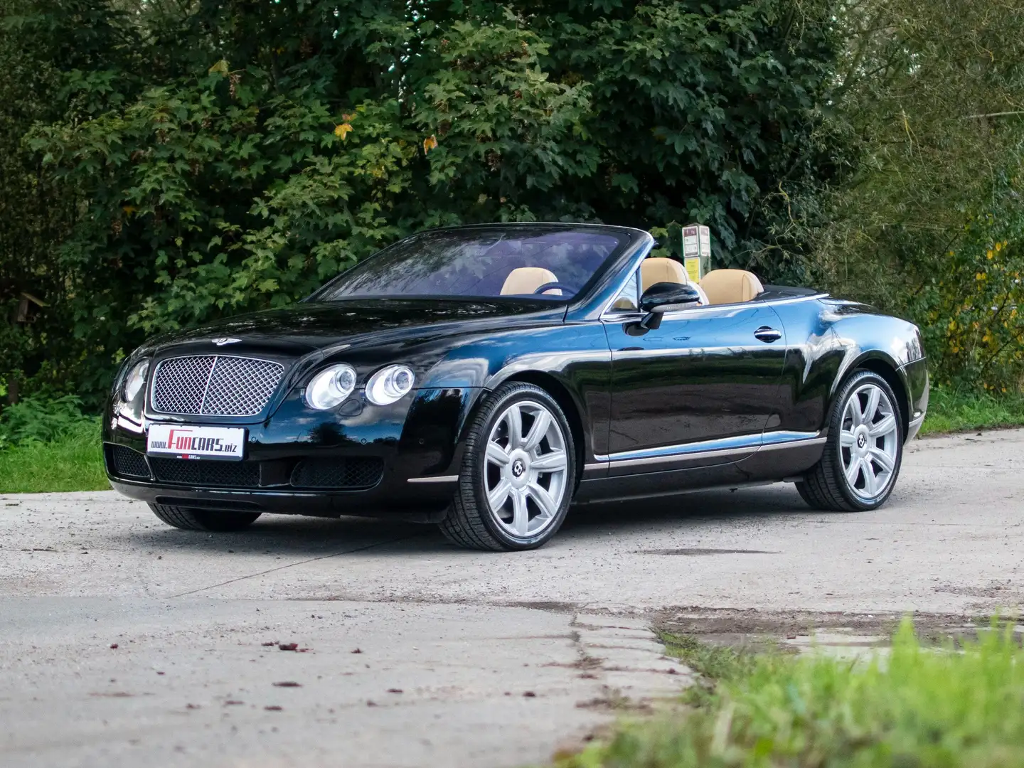 Bentley Continental GTC GTC 6.0 W12 / BENTLEY SERVICED / TOP QUALITY Zwart - 1