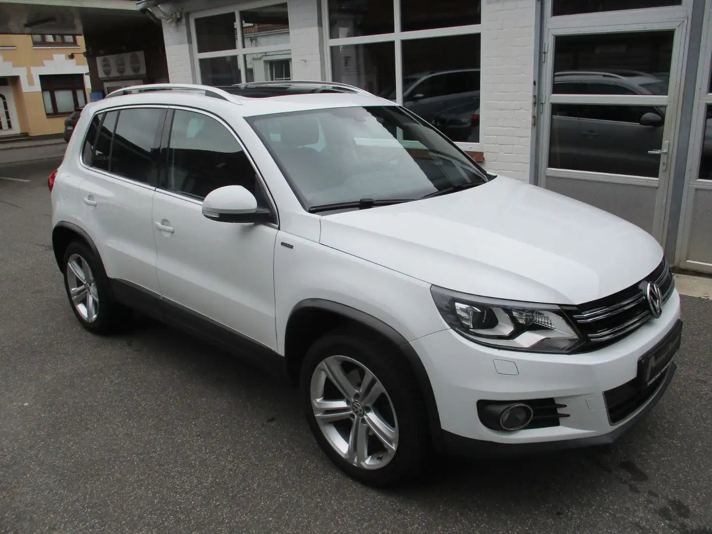 Volkswagen Tiguan 2.0 TDI"LOUNGE"-Sport&Style-NAVI-PANO-AHK Blanc - 1