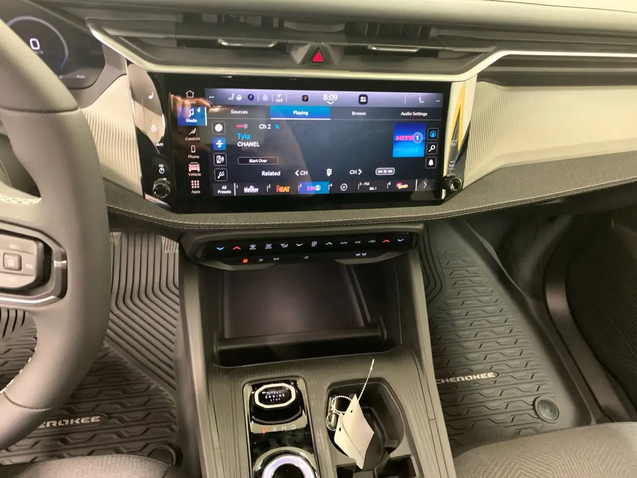 Jeep Cherokee снимка Jeep Cherokee