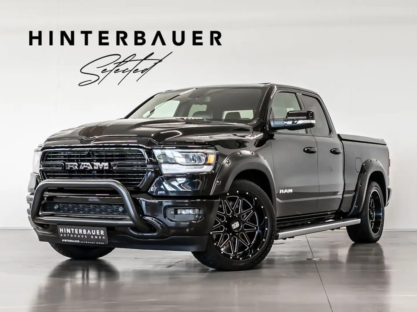 Dodge RAM 1500 Quad-Cab Larami *AHK*PANO* Schwarz - 1