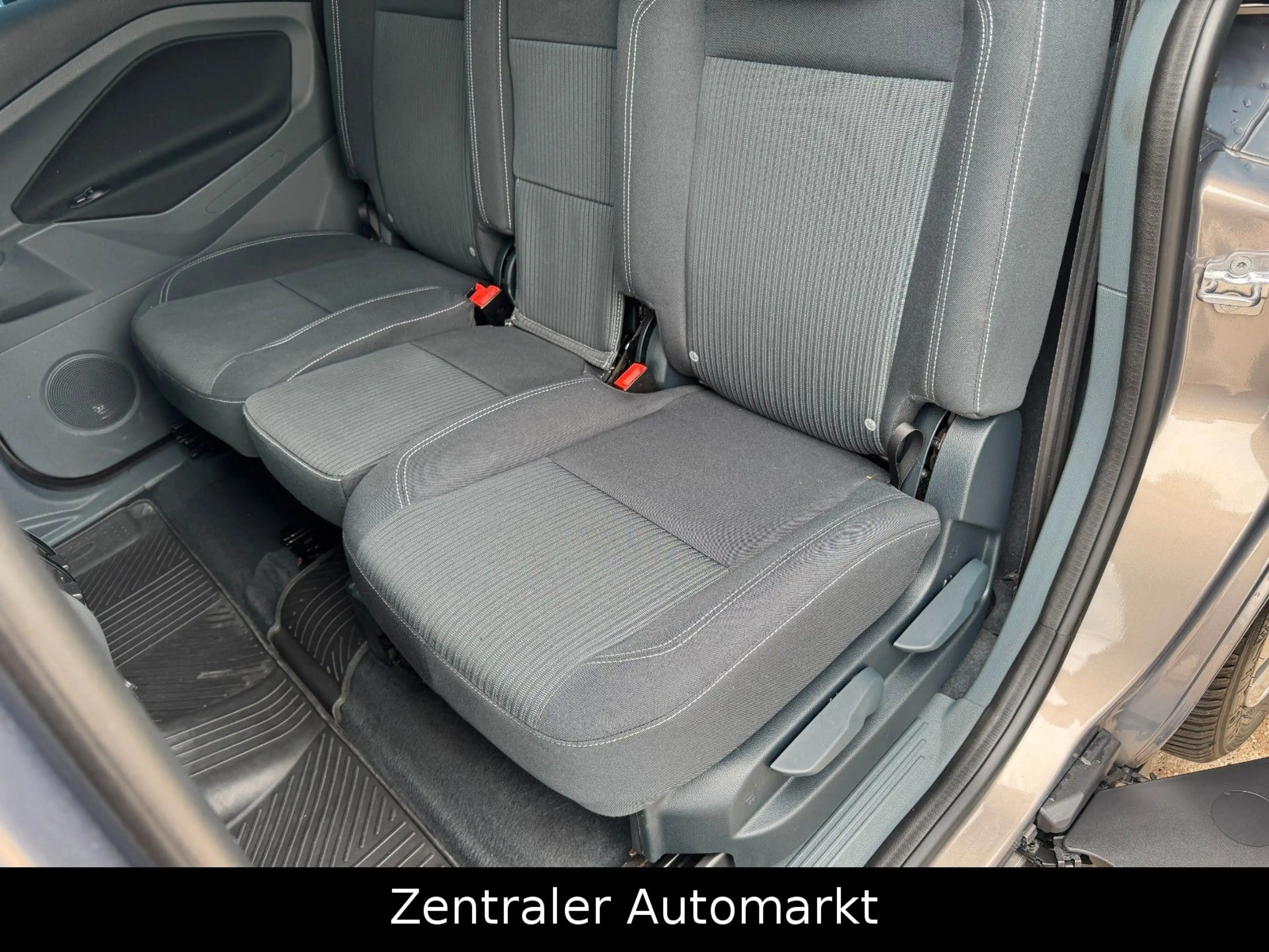Ford Grand C-Max Titanium/Bi-Xenon/Navi/7-Sitzer — photo 15