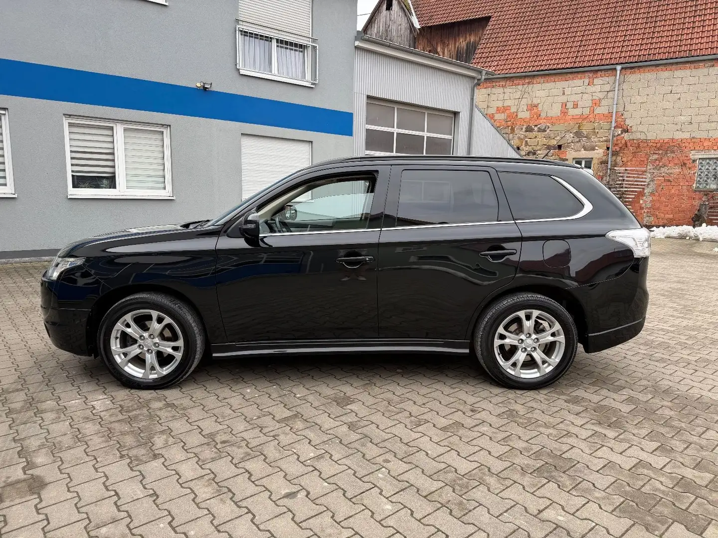 Mitsubishi Outlander 4WD aus 1Hand *7Sitzer*Xenon*Rockford* Noir - 2