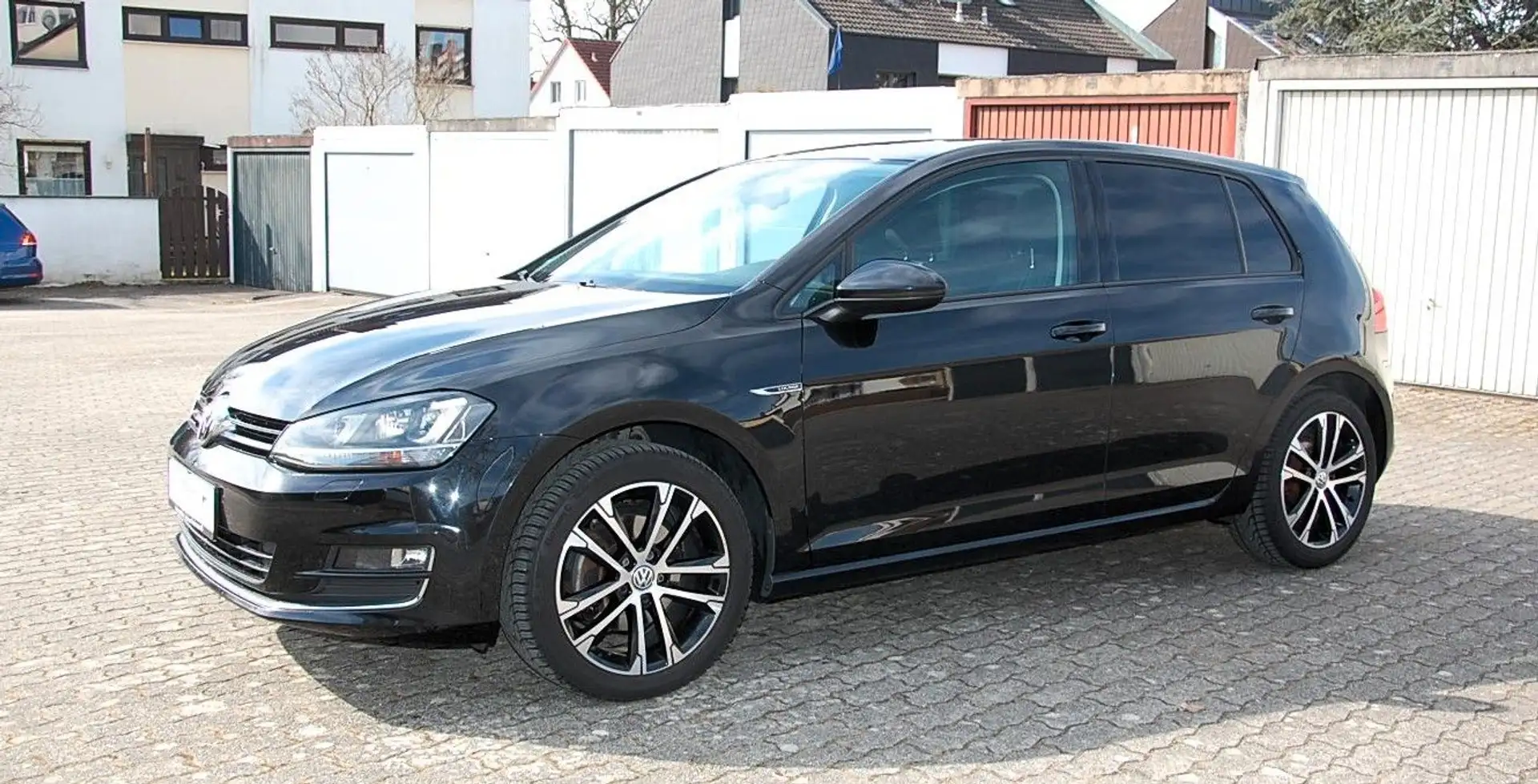Volkswagen Golf 2.0 TDI BMT LOUNGE Navi Std.Heizung Xenon Schwarz - 1