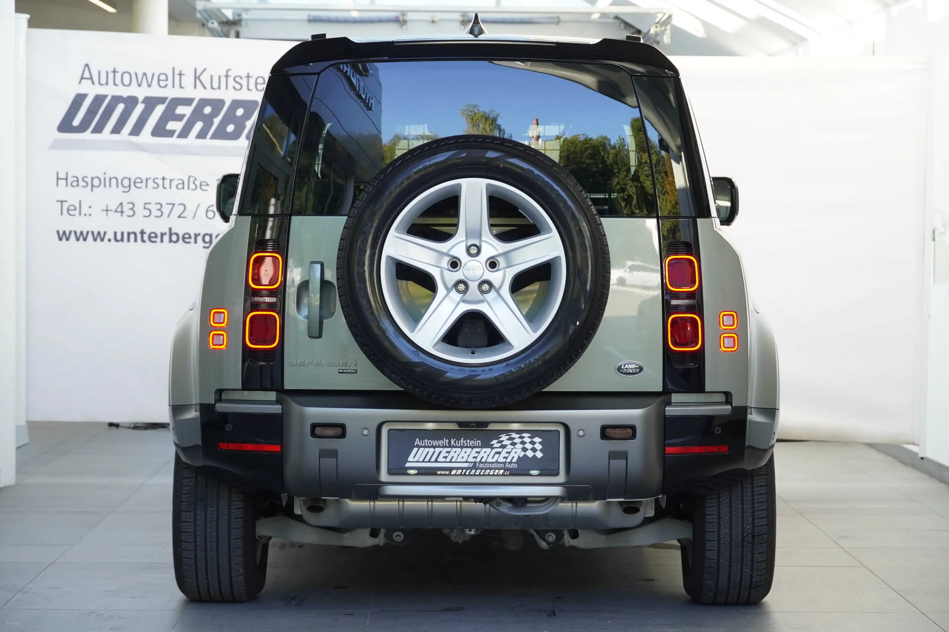 Land Rover Defender Defender X-Dynamic S PHEV — photo 9