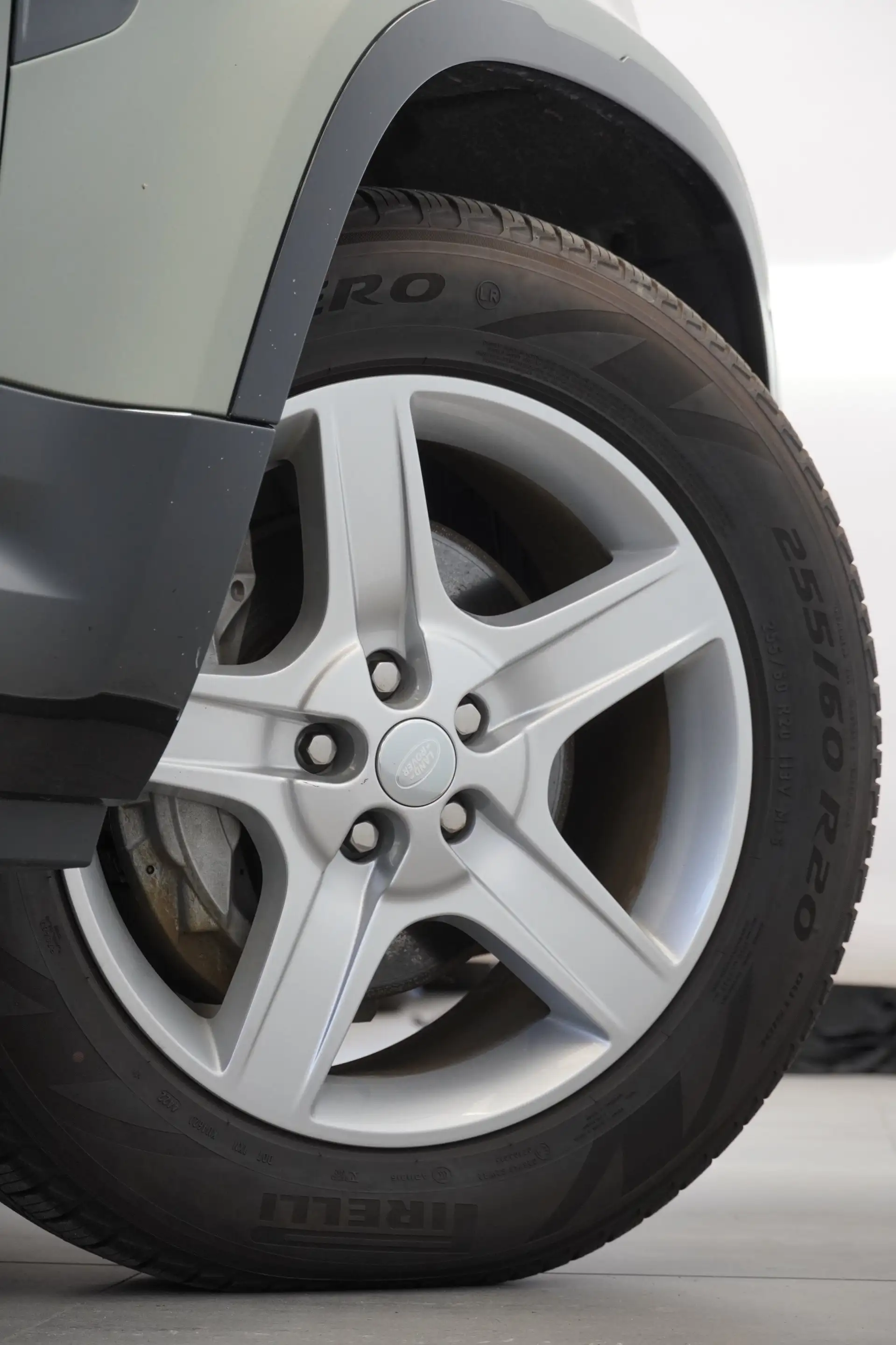 Land Rover Defender Defender X-Dynamic S PHEV — photo 12