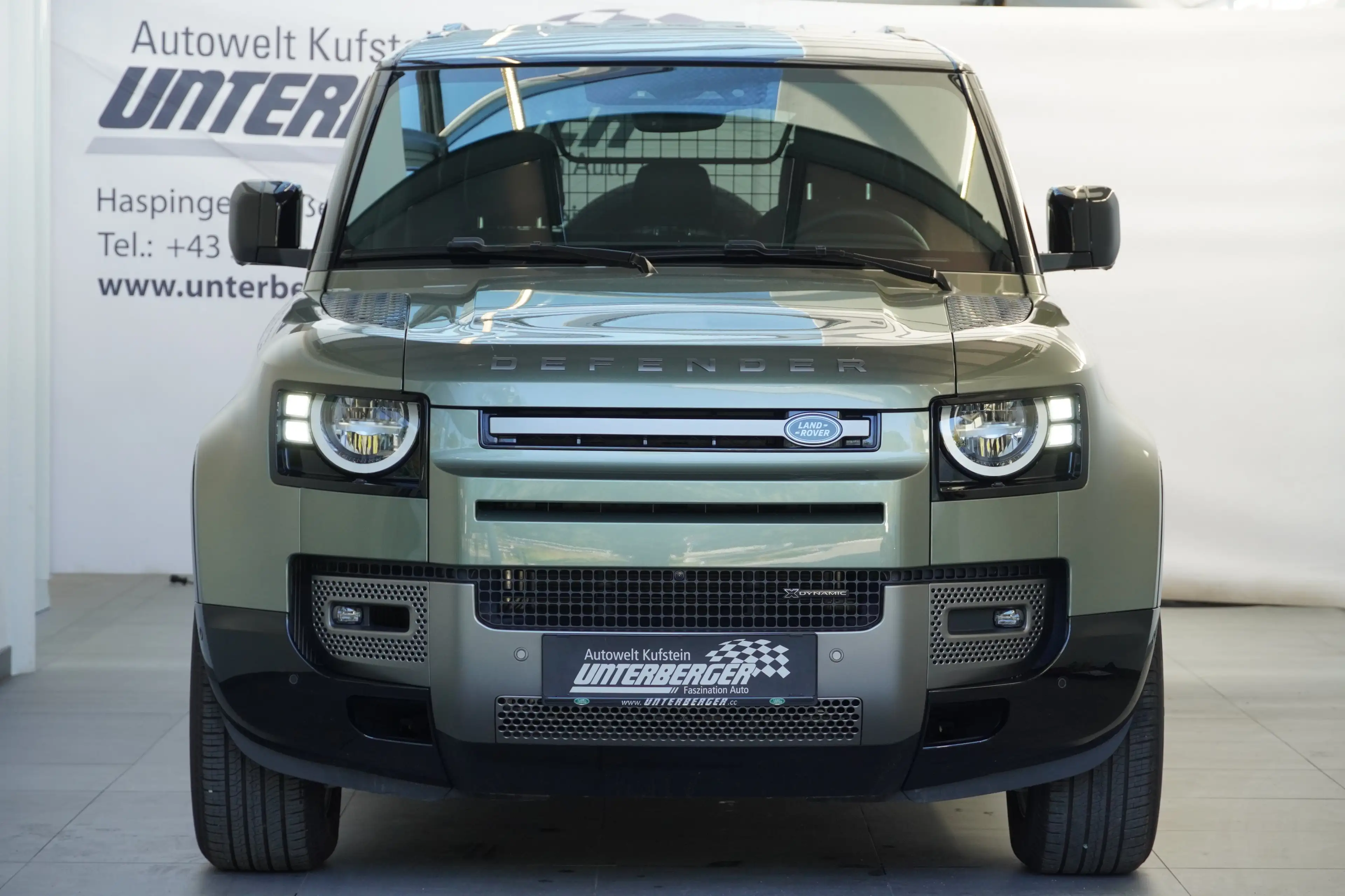 Land Rover Defender Defender X-Dynamic S PHEV — photo 3
