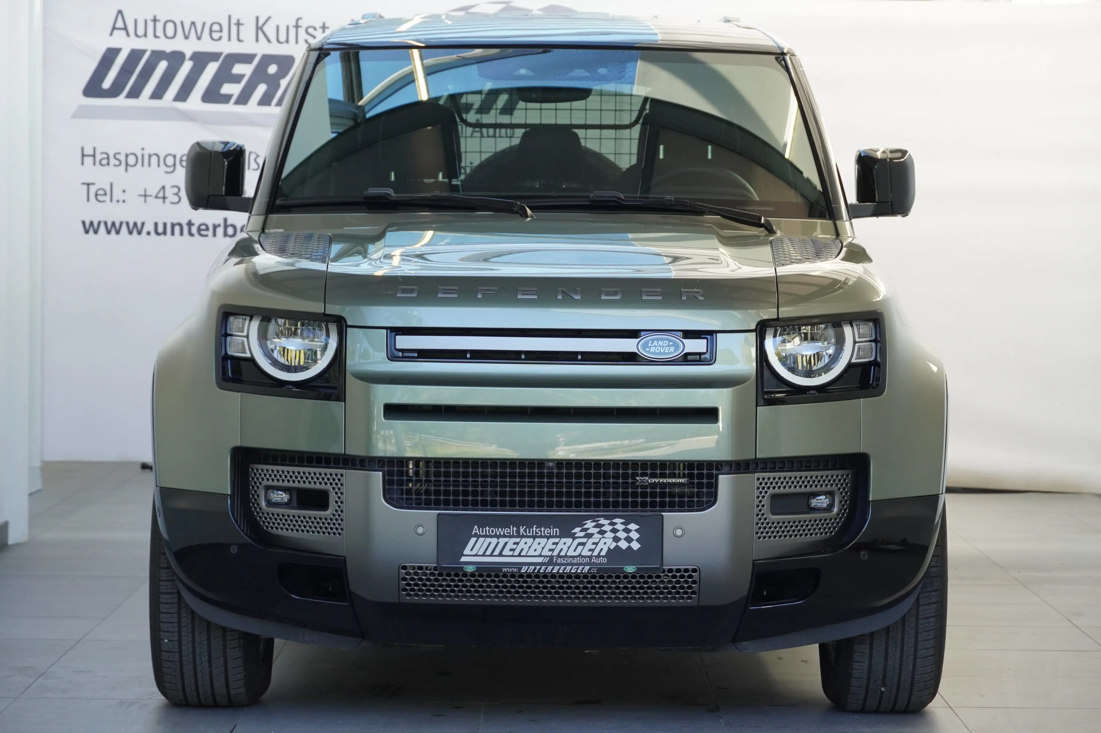 Land Rover Defender Defender X-Dynamic S PHEV — photo 4