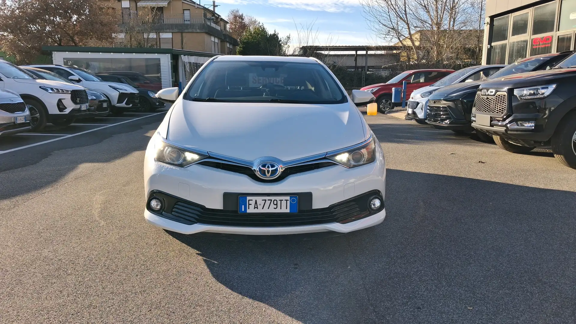 Toyota Auris Auris II 2015 1.8h Lounge cvt Weiß - 1