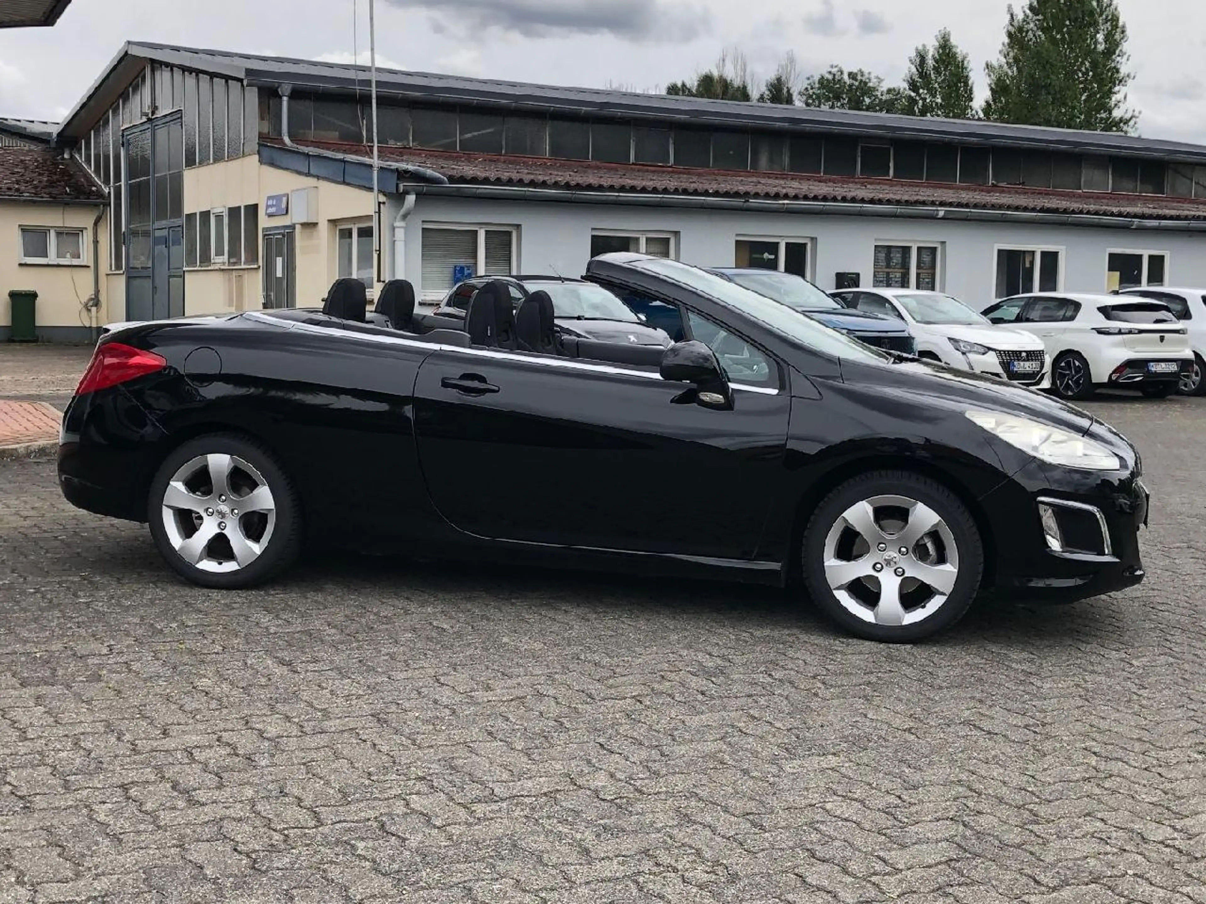 Peugeot 308 Access — photo 10