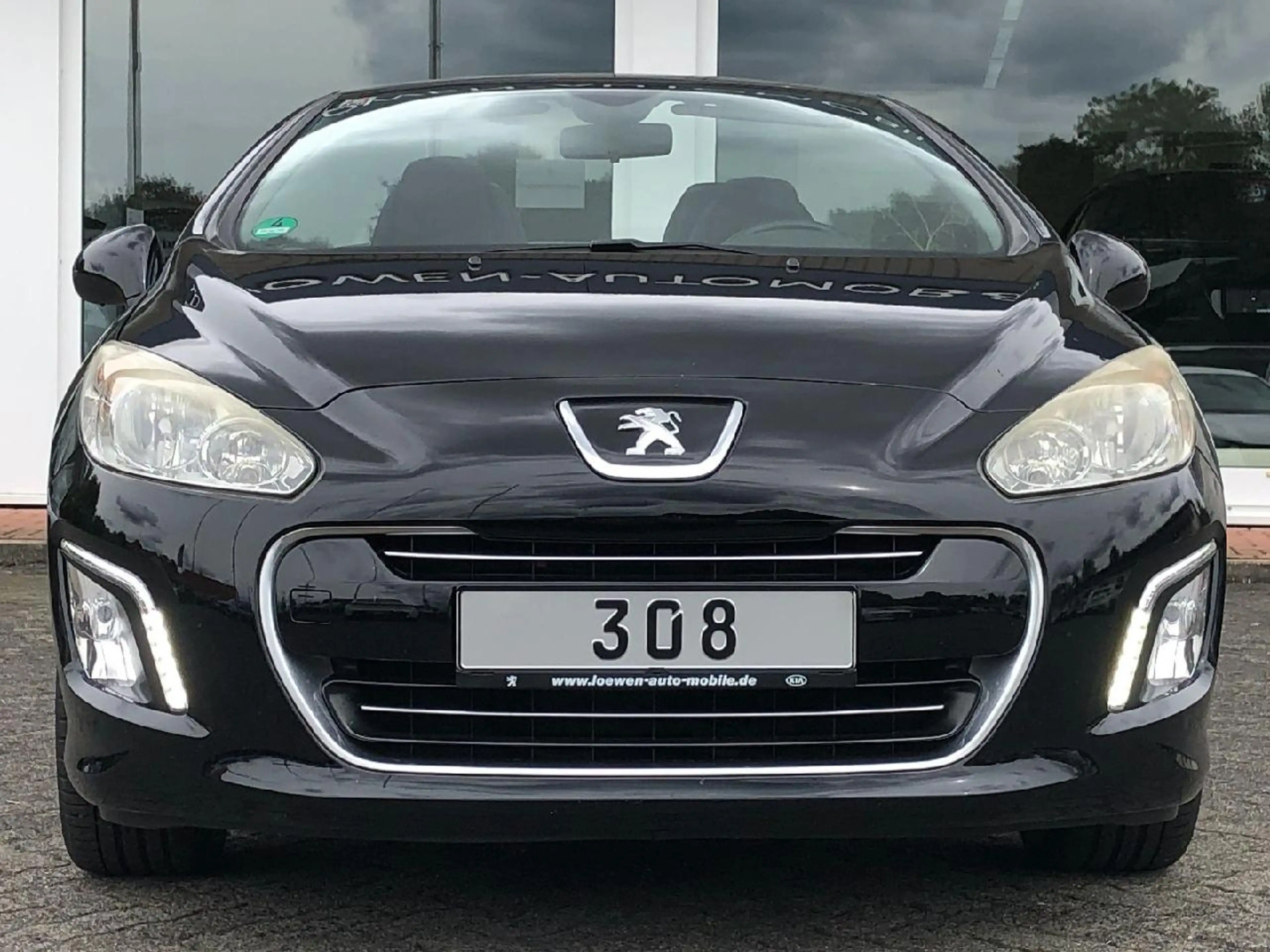 Peugeot 308 Access — photo 11
